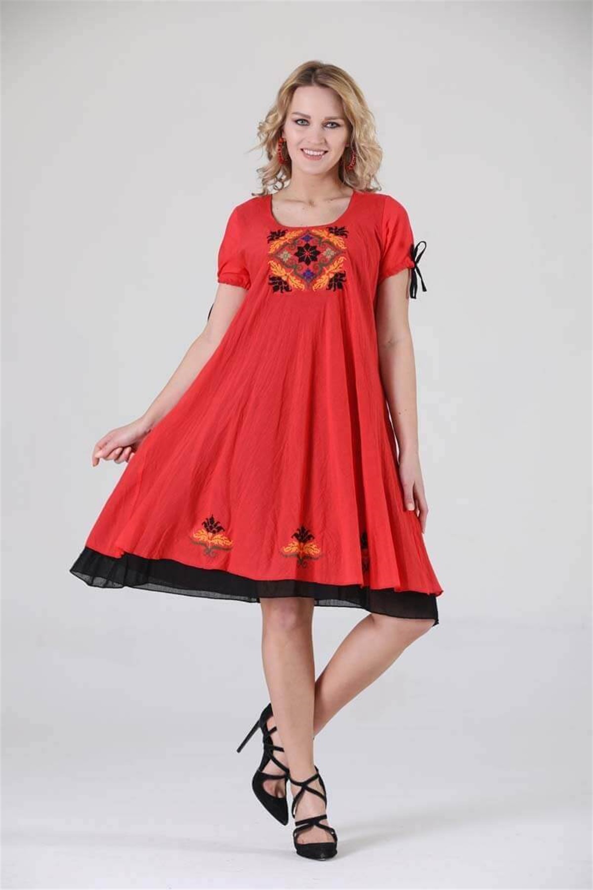 3831 BB Yaka ve Eteği Kanaviçe İşli İpli Pamuk Otantik Elbise