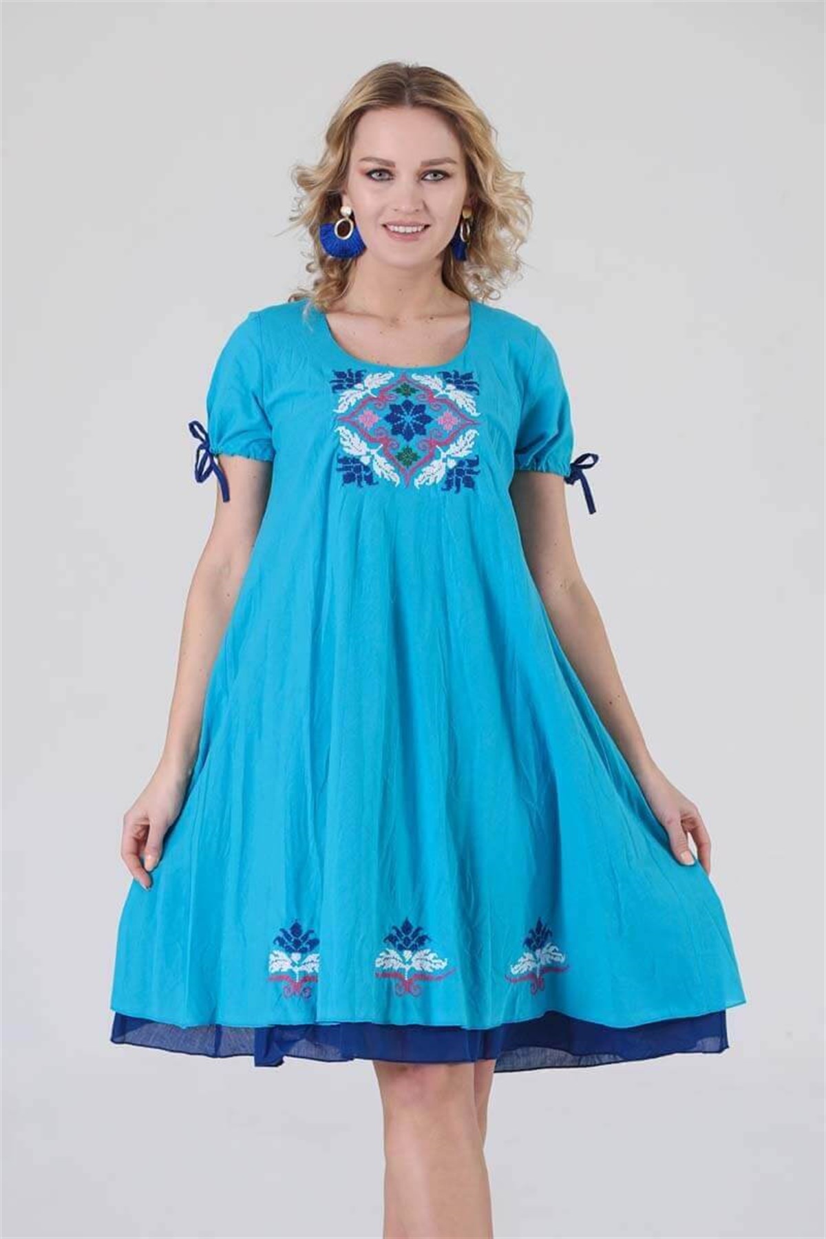 3831 BB Yaka ve Eteği Kanaviçe İşli İpli Pamuk Otantik Elbise