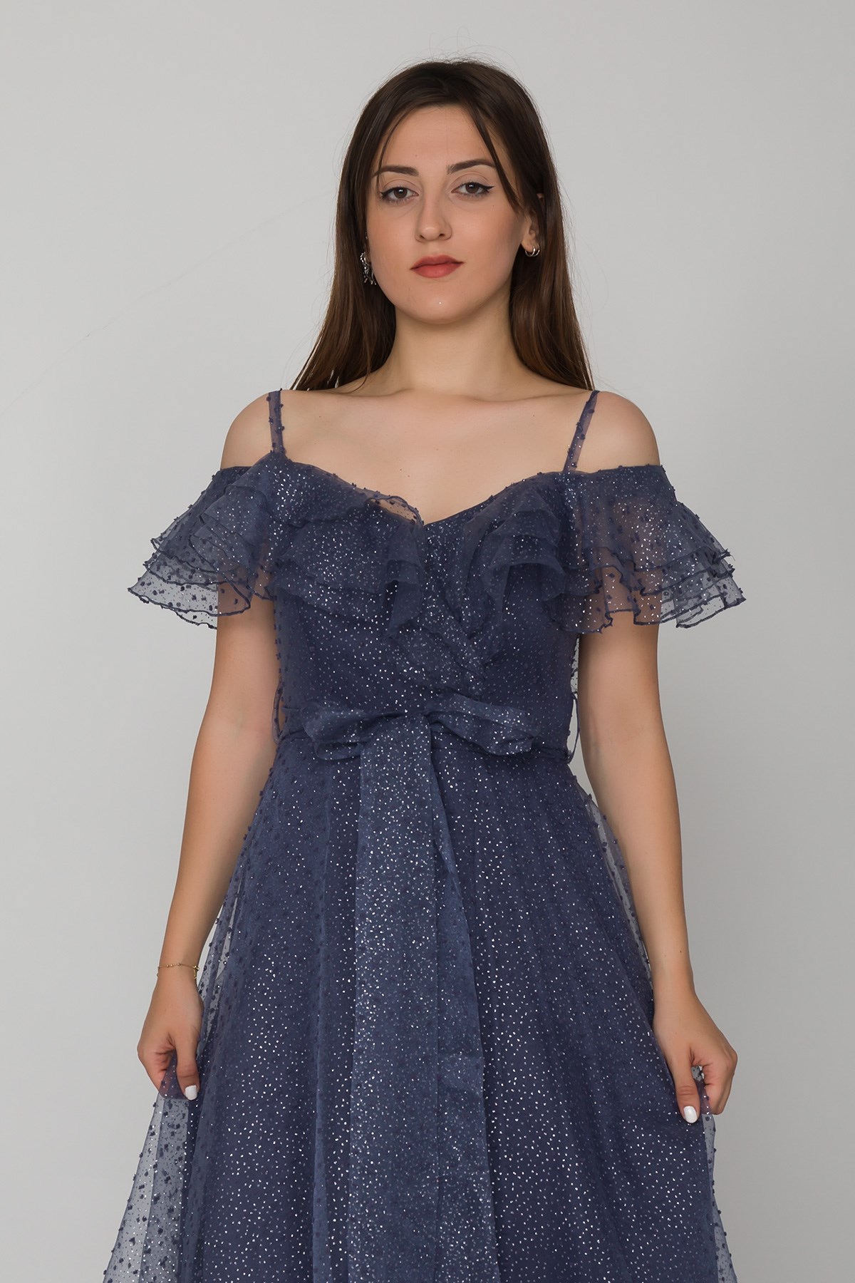 384 KB Yırtmaçlı İspanyol Yaka Simli Puntolu Uzun Tül Elbise