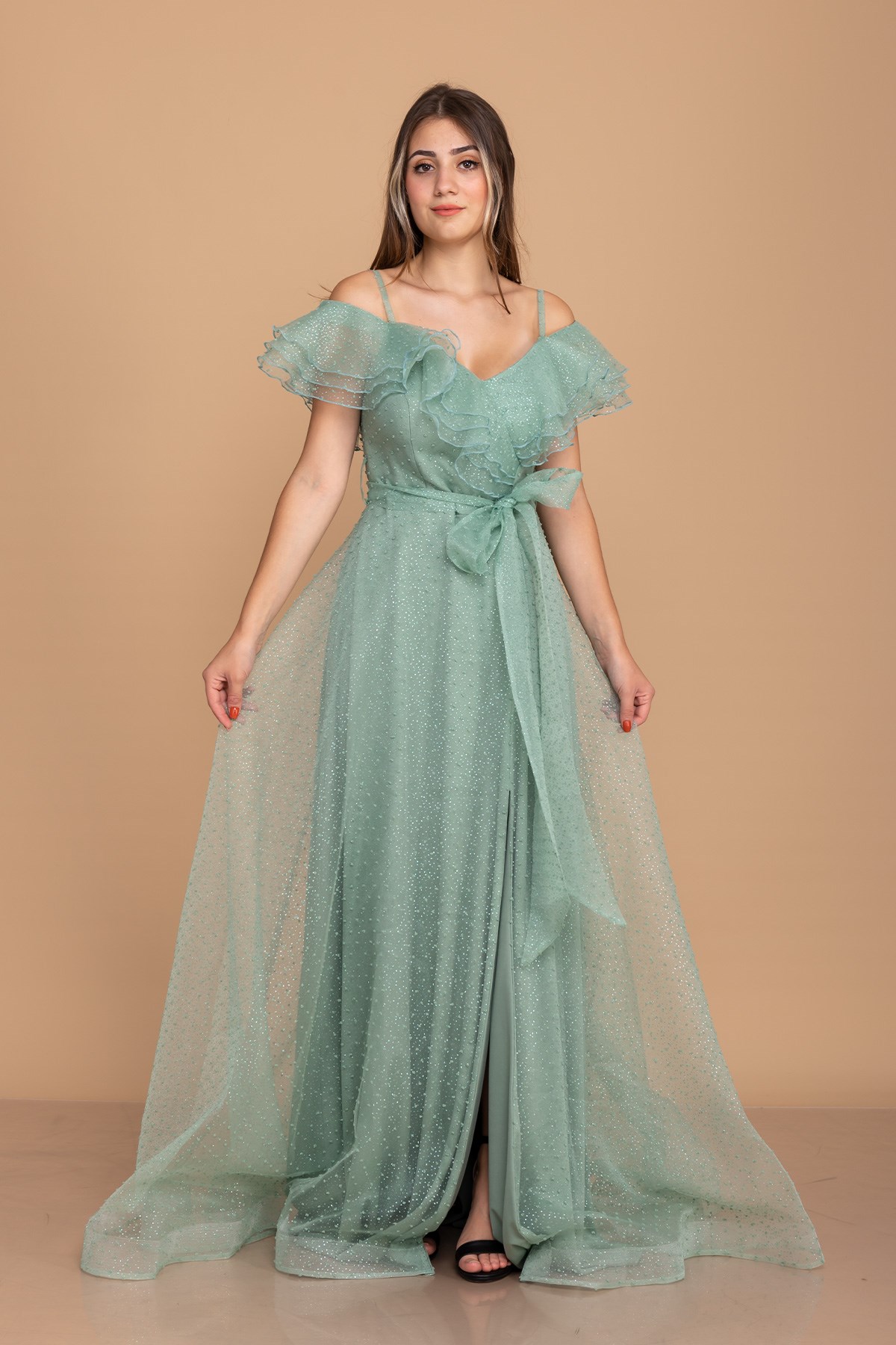 384 KB Yırtmaçlı İspanyol Yaka Simli Puntolu Uzun Tül Elbise