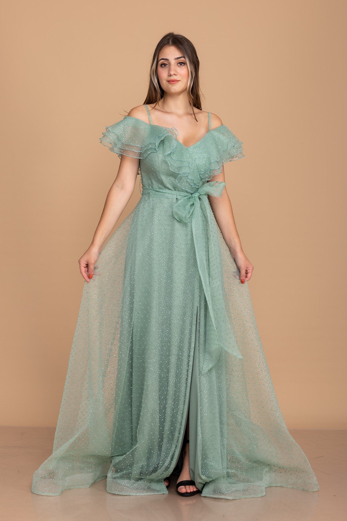 384 KB Yırtmaçlı İspanyol Yaka Simli Puntolu Uzun Tül Elbise