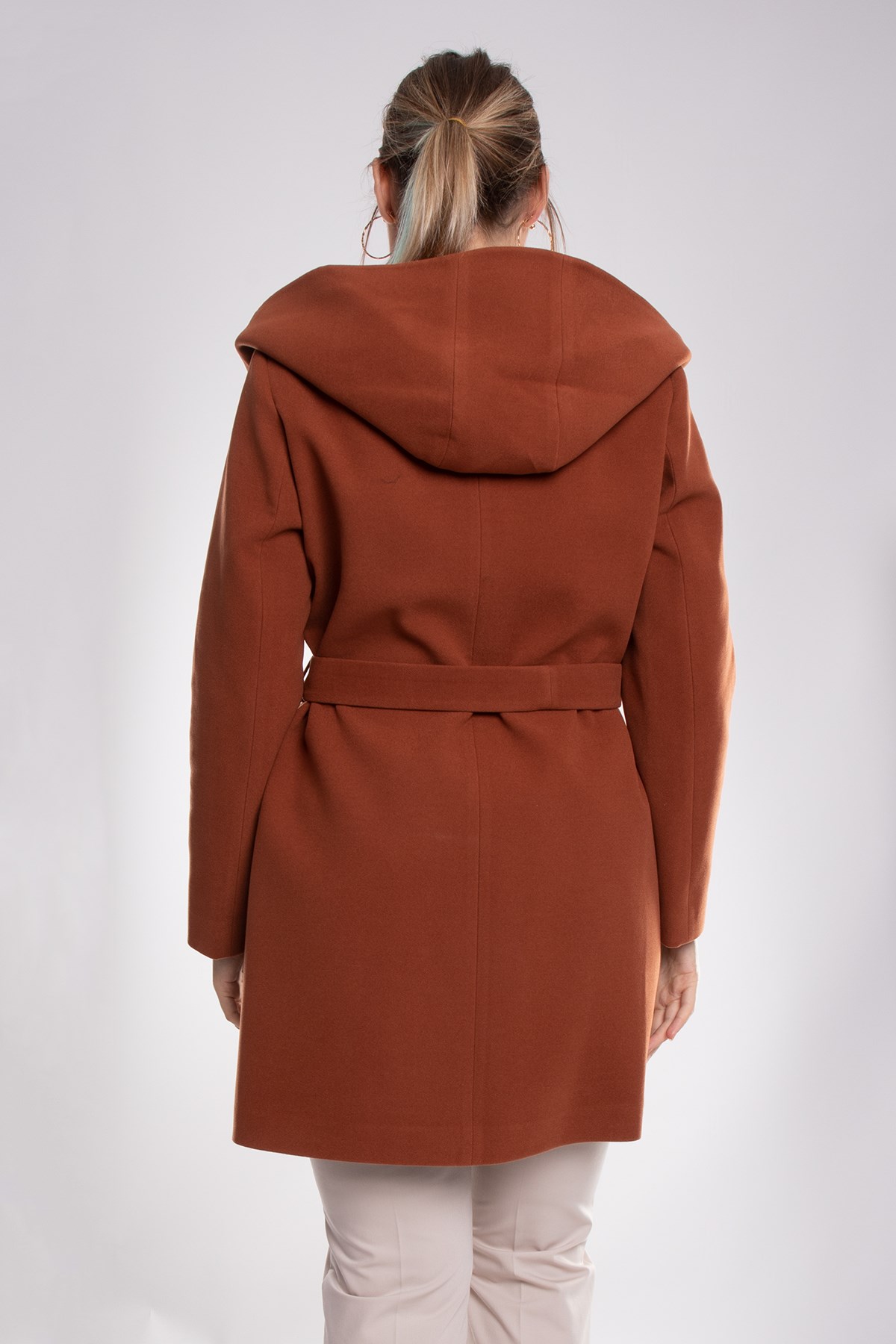 3844 P.M. Şalyaka Kapüşonlu Kuşaklı Midiboy Kadın Kaşe Kaban