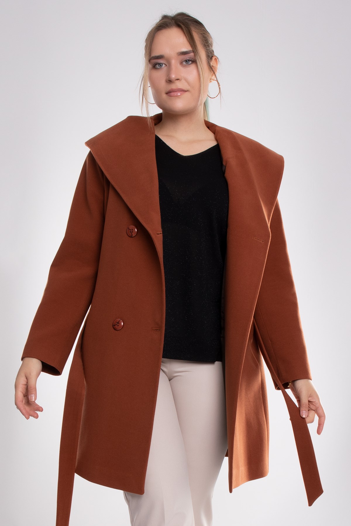 3844 P.M. Şalyaka Kapüşonlu Kuşaklı Midiboy Kadın Kaşe Kaban