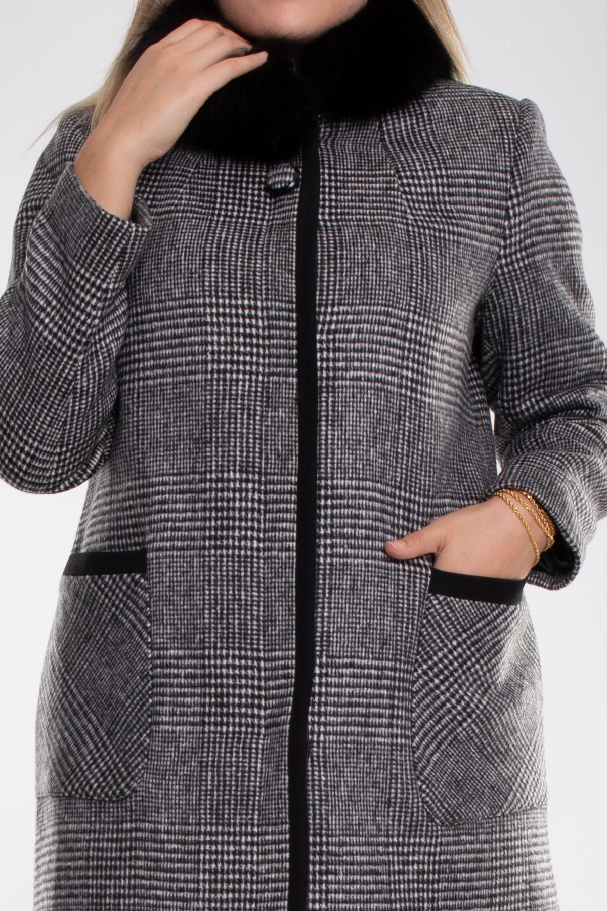 3874-TK Büyük Beden Kaşmir Ekose Yaka Kürklü Kadın Kaşe Kaban