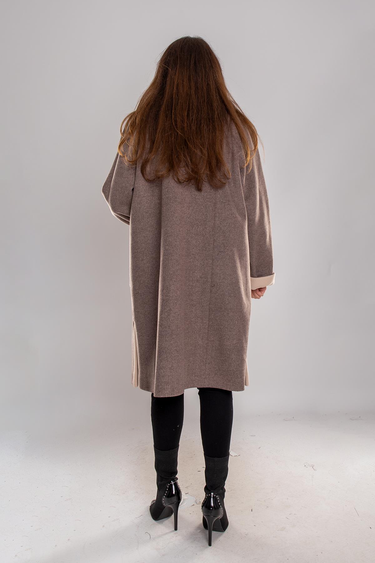 3947 Büyük Beden Kasha Eteği Yırtmaçlı İki Renkli Düğme Detay Kaşe Kaban