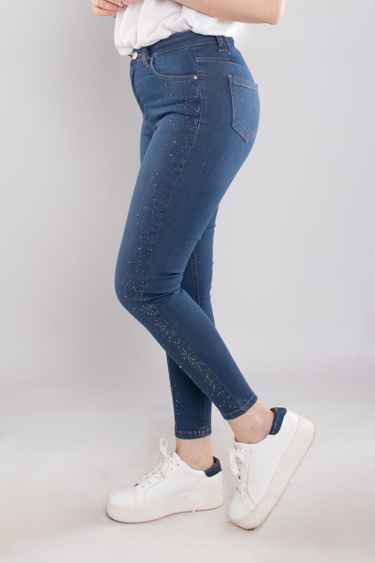 399 Büyük Beden Narnia Yanı Serpme Taşlı Kadın Kot Pantolon