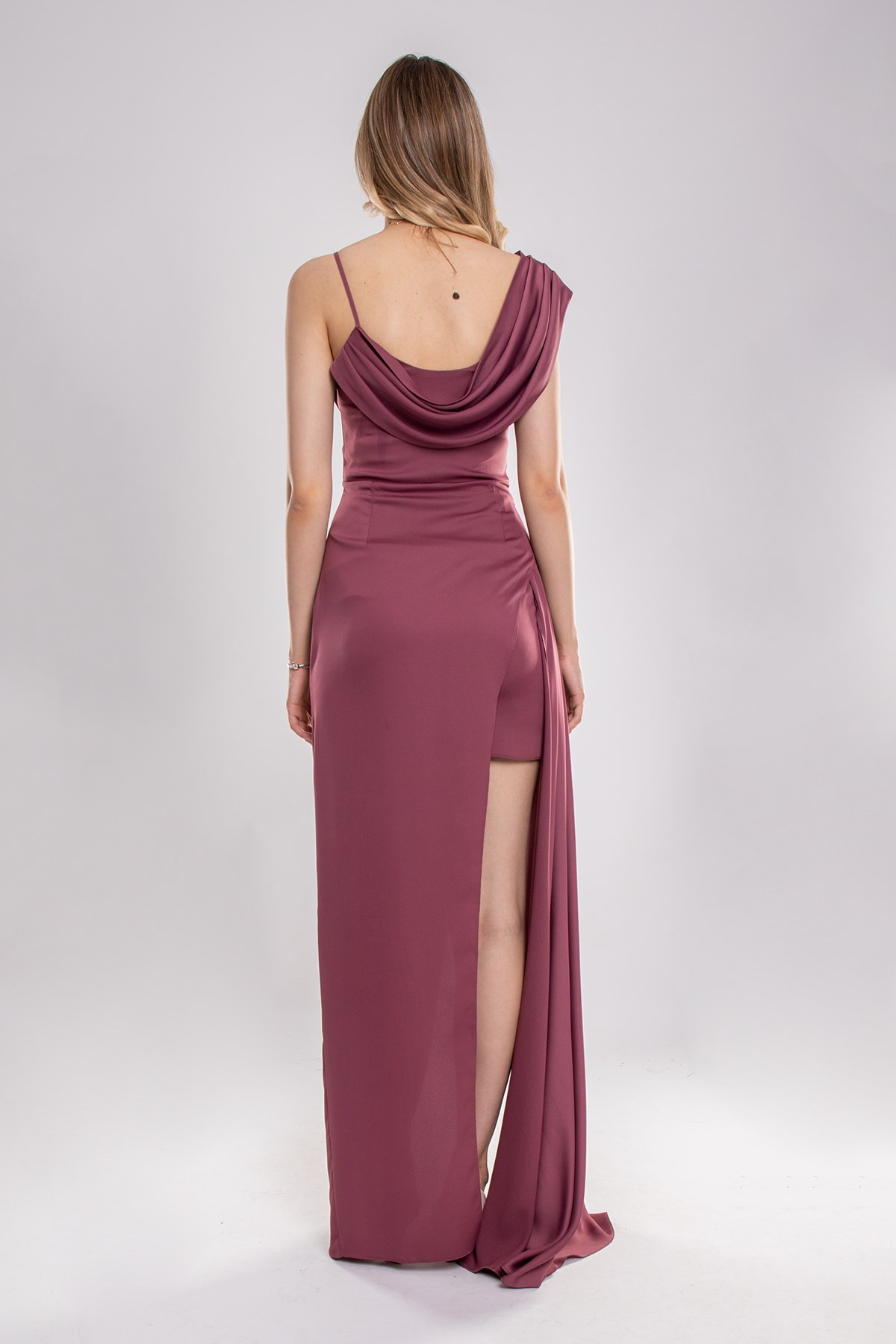 4030 Şalyaka Tek Omuz Yanı Kuyruklu İpek Saten Uzun Abiye