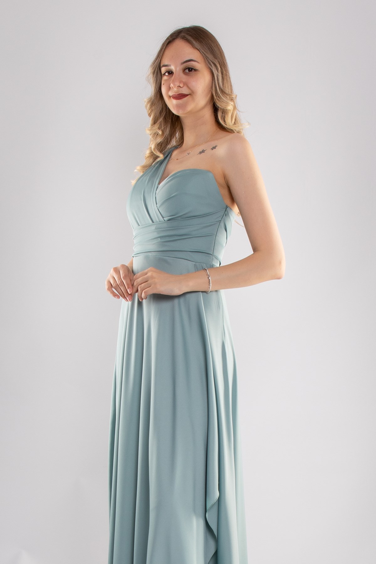 4041 Beli Drape Tek Omuz Eteği Kapaklı İipek Saten Uzun Abiye