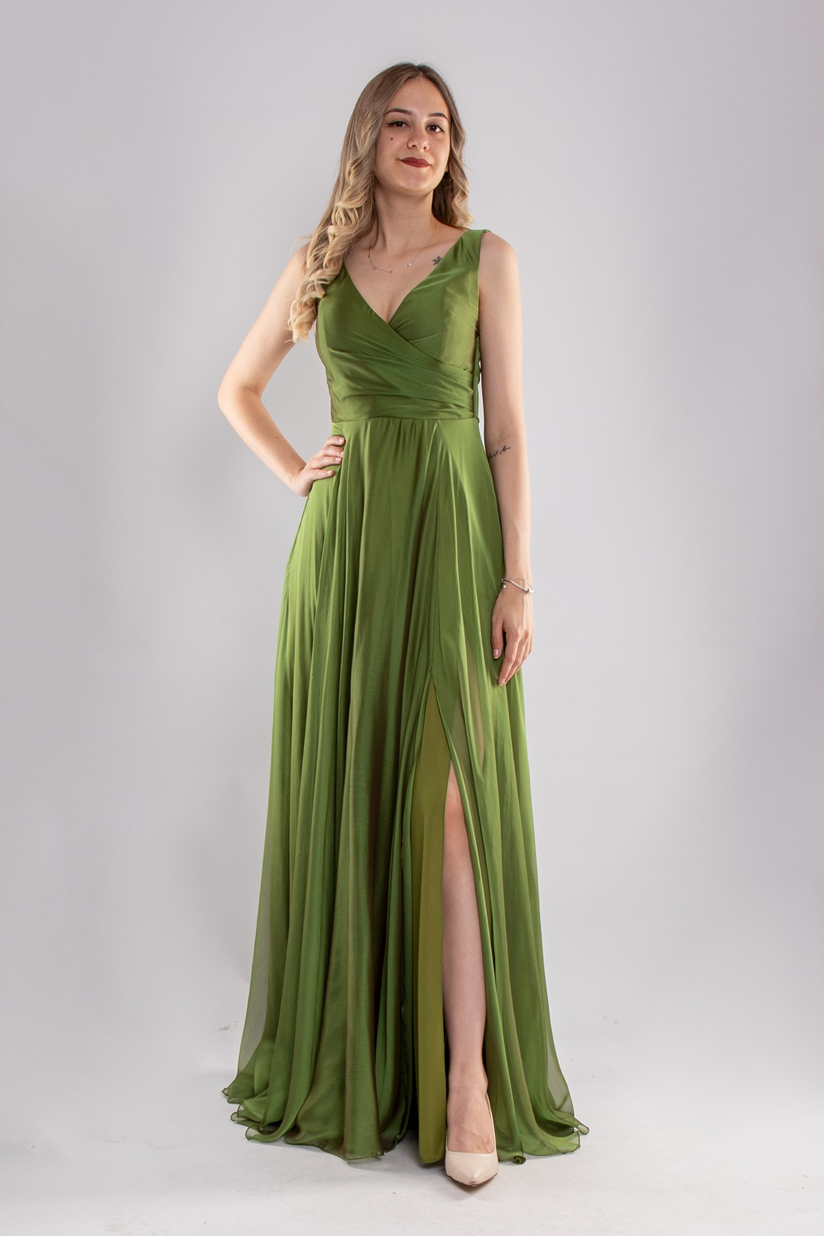 4055 Kristal Şifon Drapeli Uzun Abiye Elbise