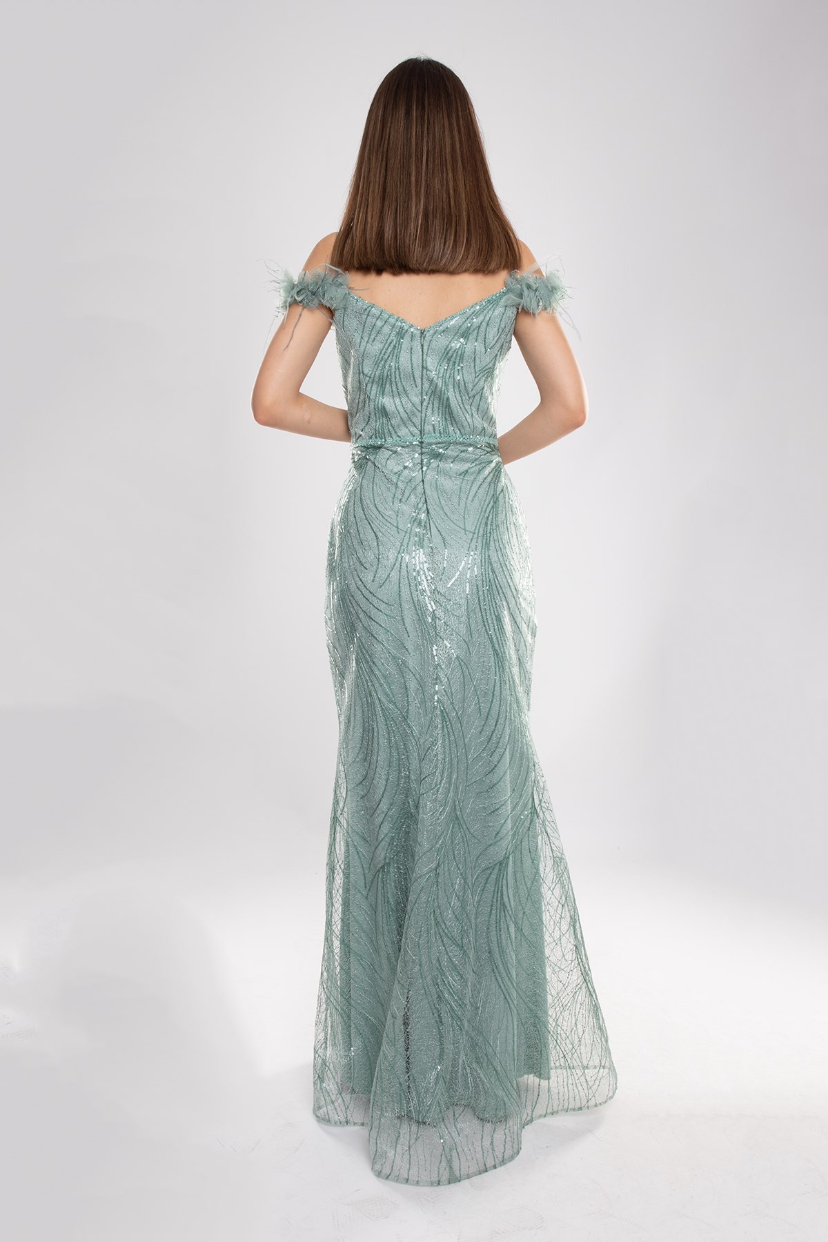 413 Suyolu Payet Nakışlı Yırtmaçlı Omuz Detay Boncuklu Nişanlık