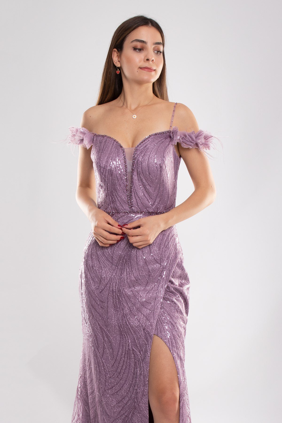 413 Suyolu Payet Nakışlı Yırtmaçlı Omuz Detay Boncuklu Nişanlık