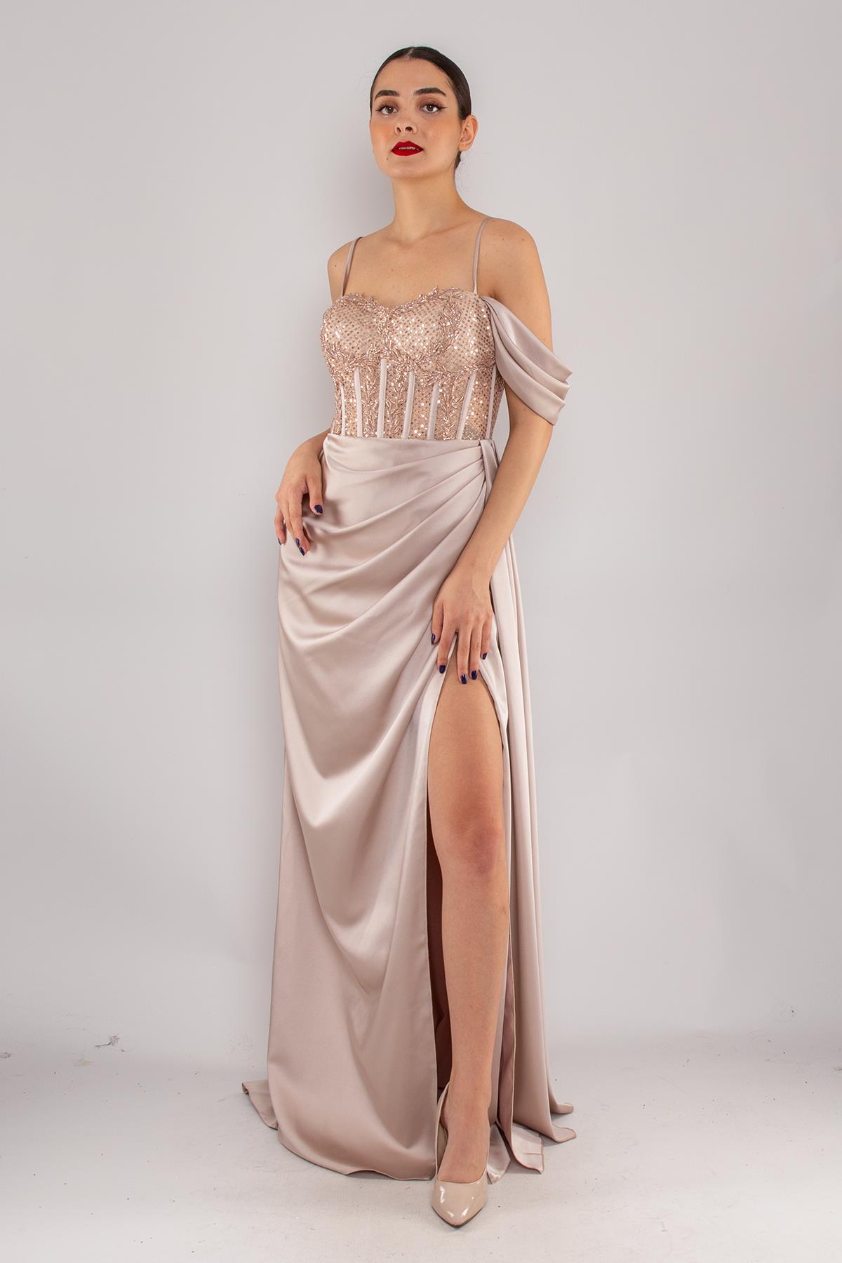 437 Göğüs Dantel İncili Yırtmaçlı Uzun Saten Elbise