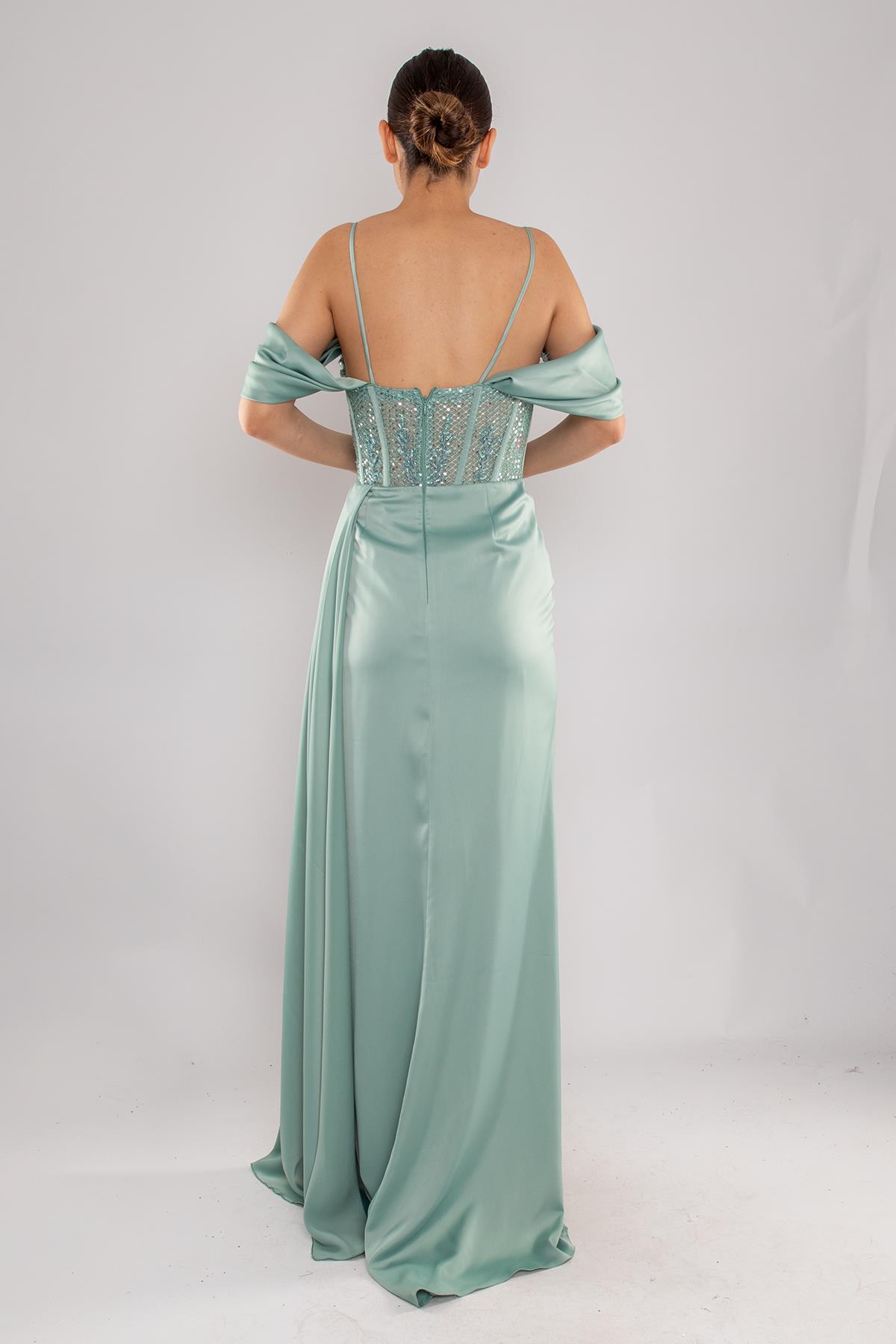 437 Göğüs Dantel İncili Yırtmaçlı Uzun Saten Elbise