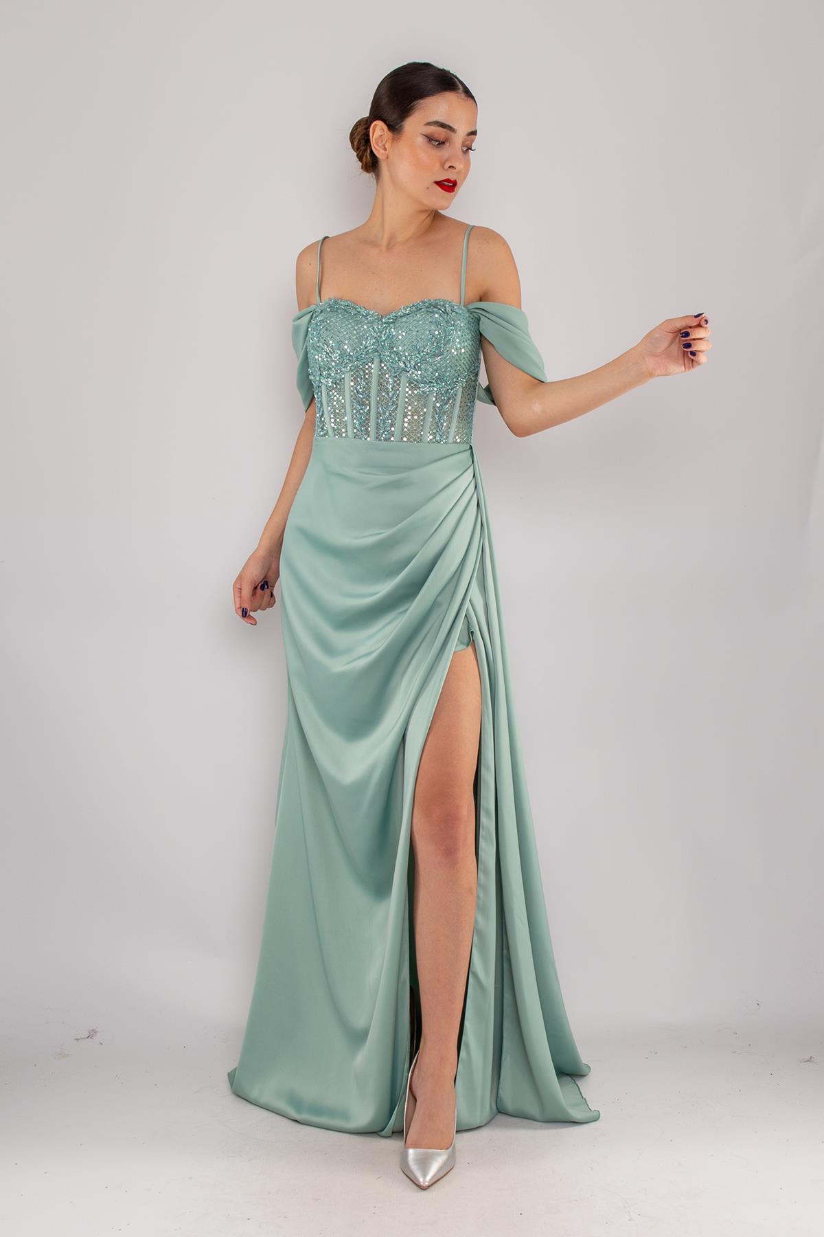 437 Göğüs Dantel İncili Yırtmaçlı Uzun Saten Elbise