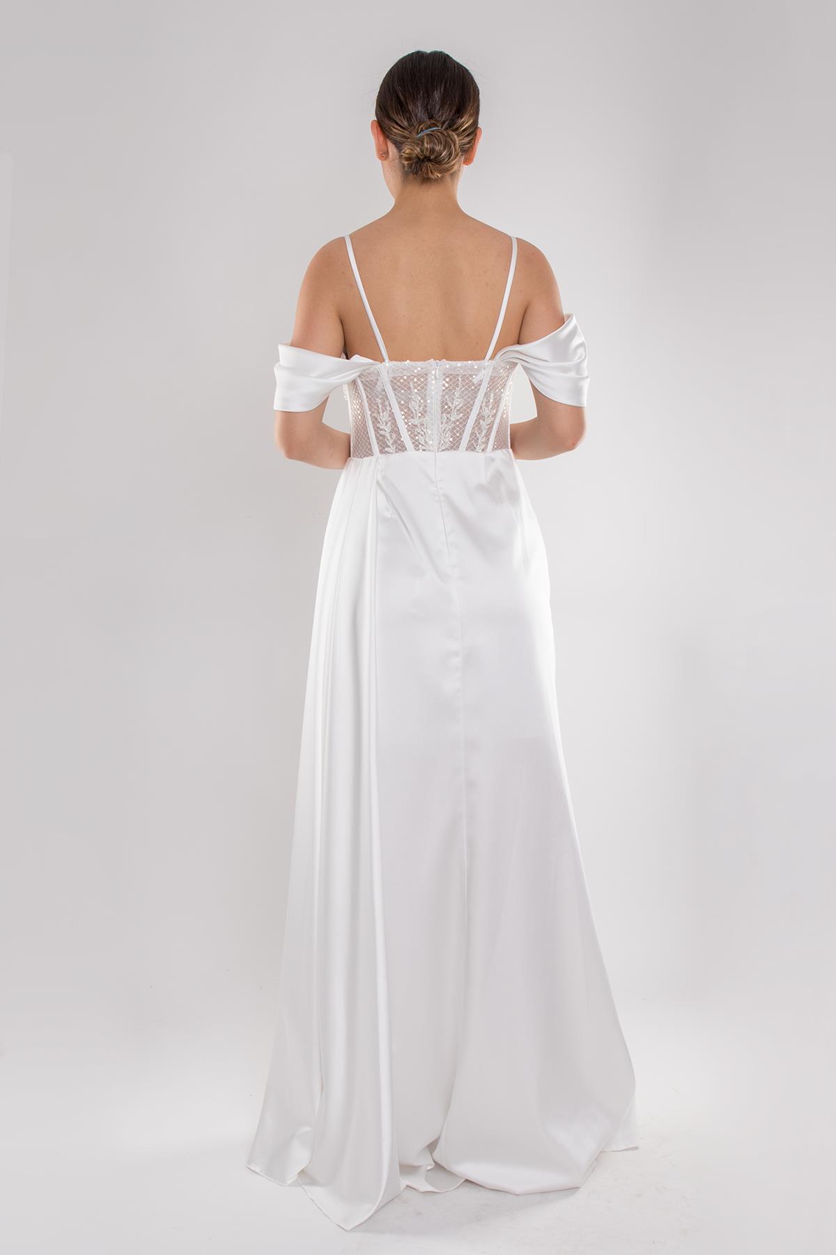 437 Göğüs Dantel İncili Yırtmaçlı Uzun Saten Elbise