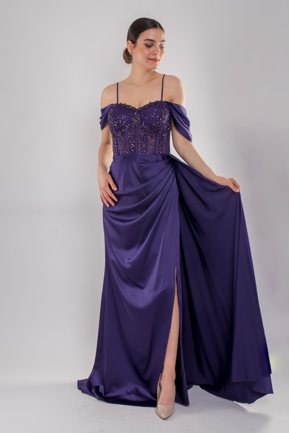 437 Göğüs Dantel İncili Yırtmaçlı Uzun Saten Elbise