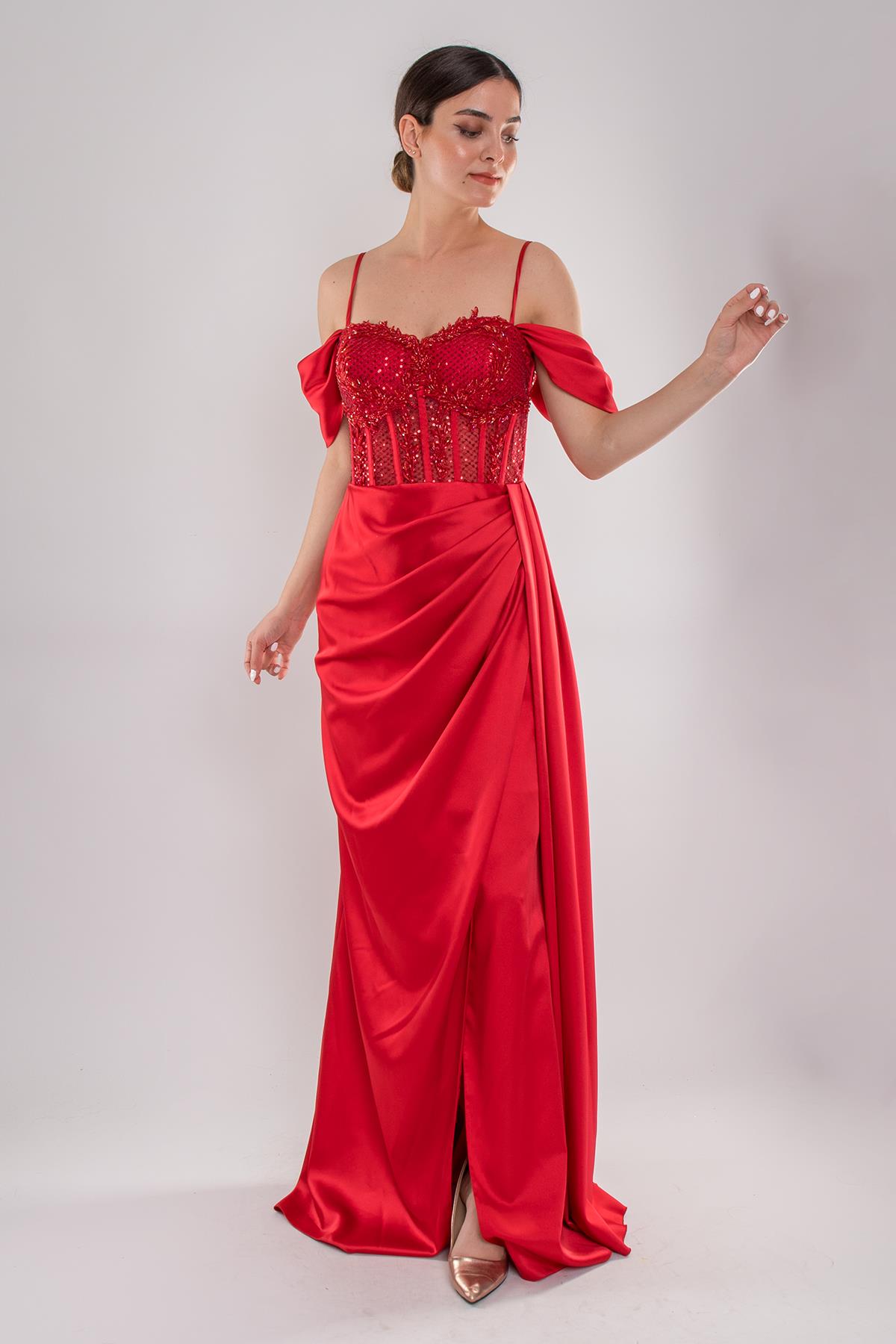 437 Göğüs Dantel İncili Yırtmaçlı Uzun Saten Elbise