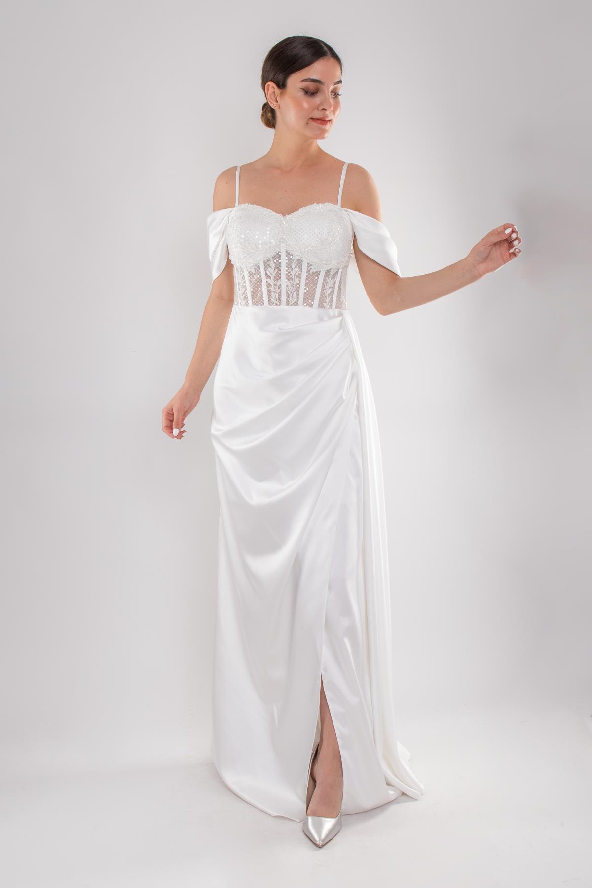 437 Göğüs Dantel İncili Yırtmaçlı Uzun Saten Elbise