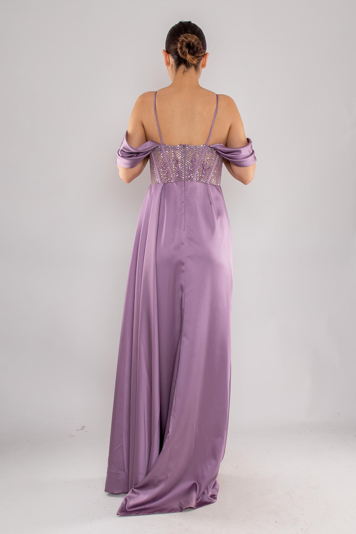 437 Göğüs Dantel İncili Yırtmaçlı Uzun Saten Elbise