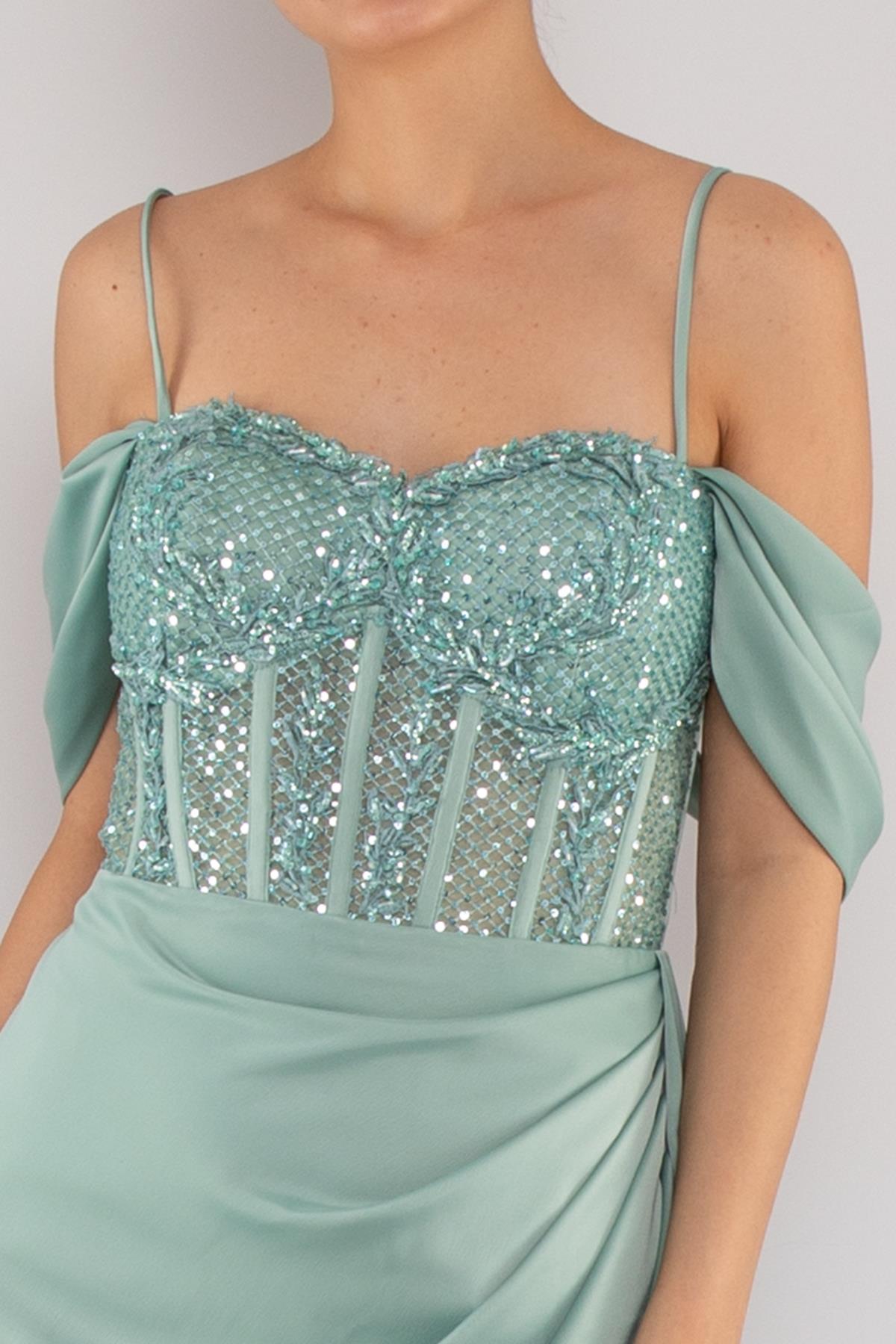 437 Göğüs Dantel İncili Yırtmaçlı Uzun Saten Elbise