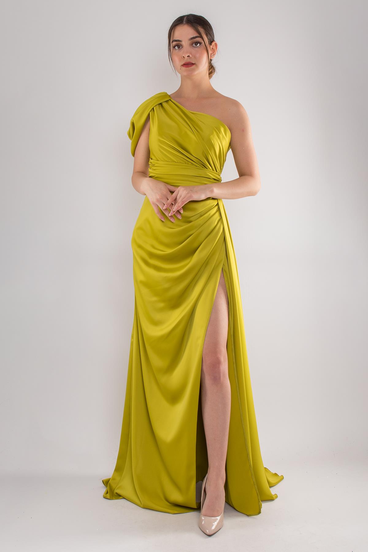 465 Tek Omuz Beli Drape Kuyruklu Saten Uzun Elbise