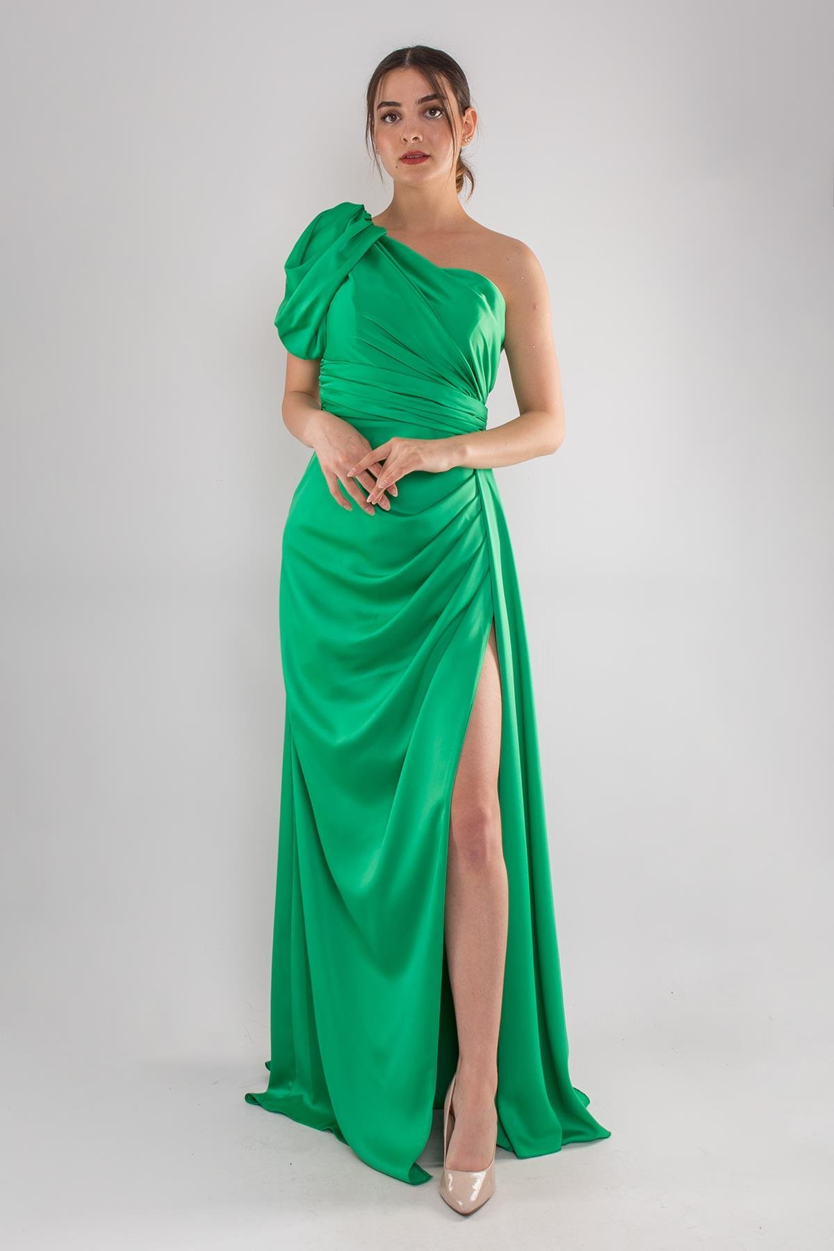 465 Tek Omuz Beli Drape Kuyruklu Saten Uzun Elbise