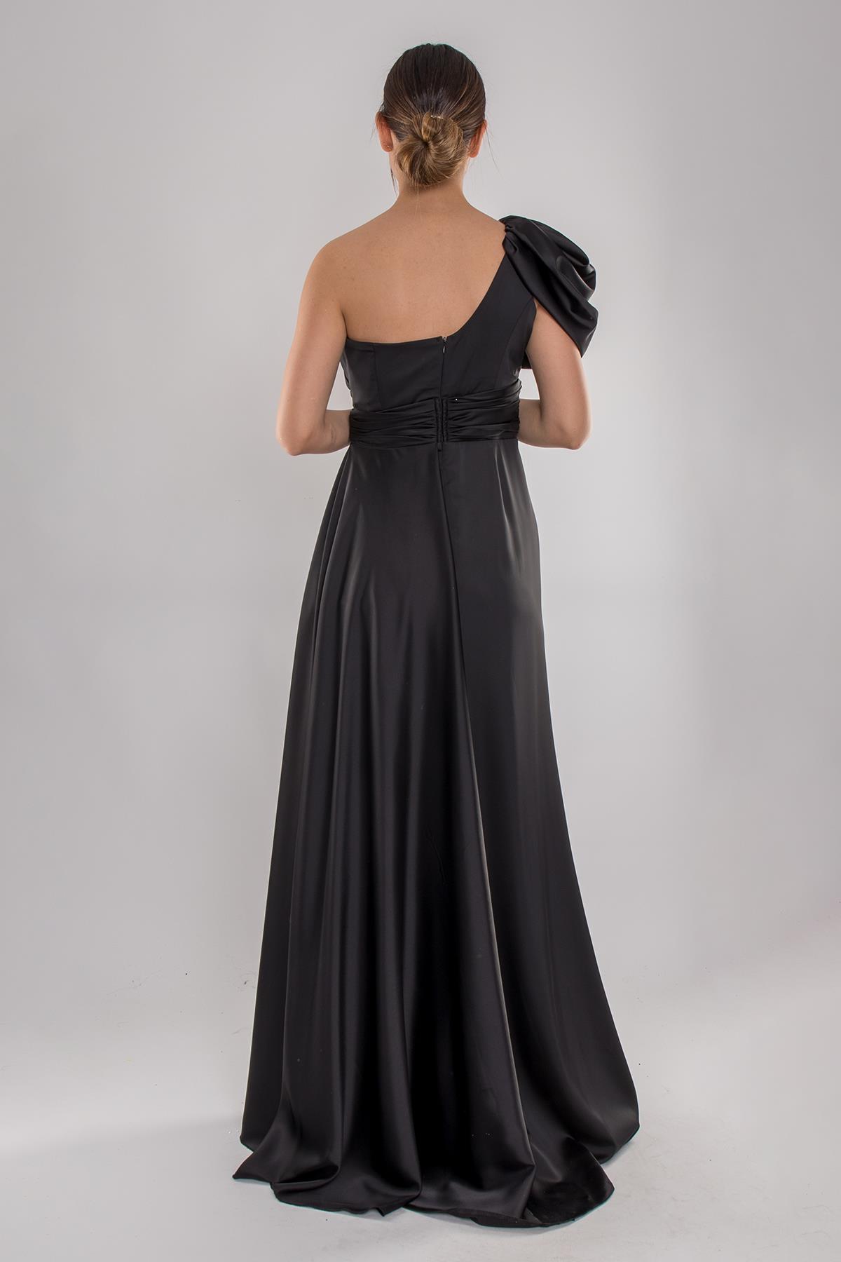 465 Tek Omuz Beli Drape Kuyruklu Saten Uzun Elbise