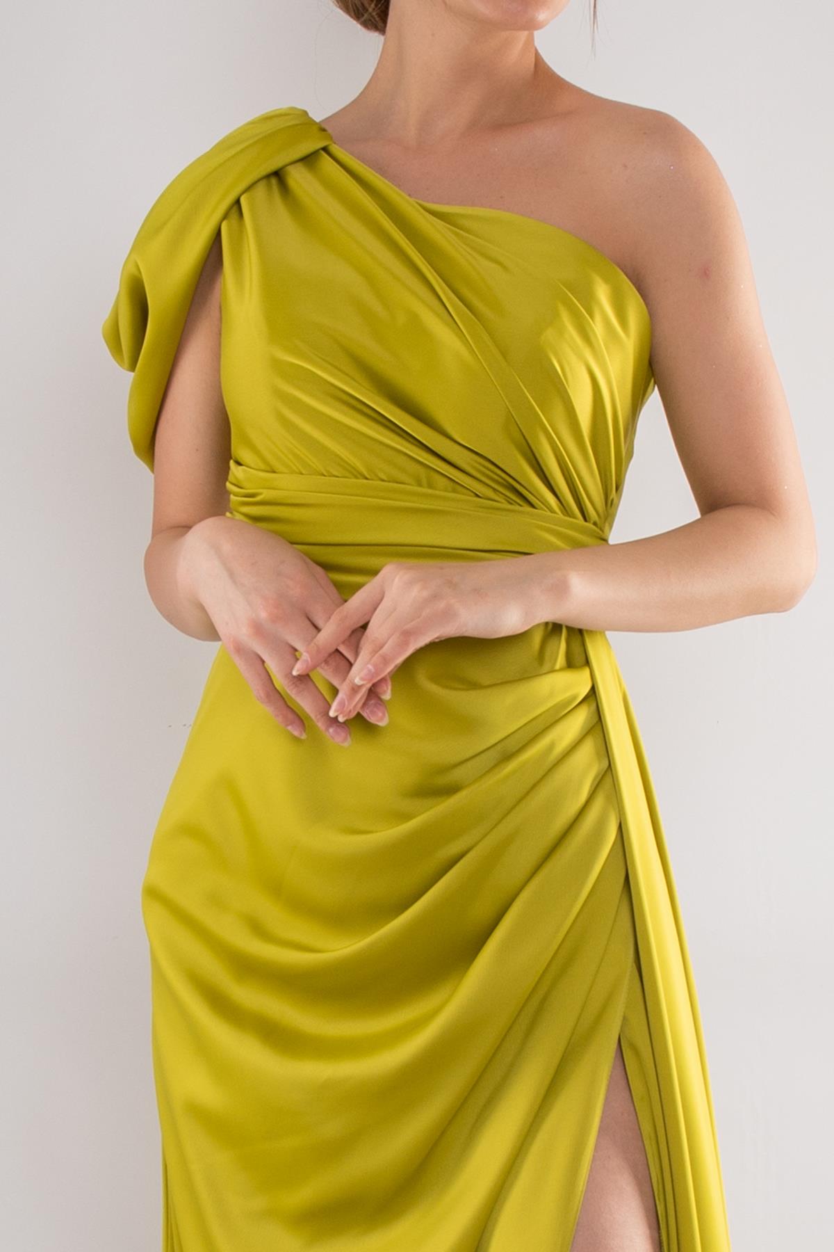 465 Tek Omuz Beli Drape Kuyruklu Saten Uzun Elbise