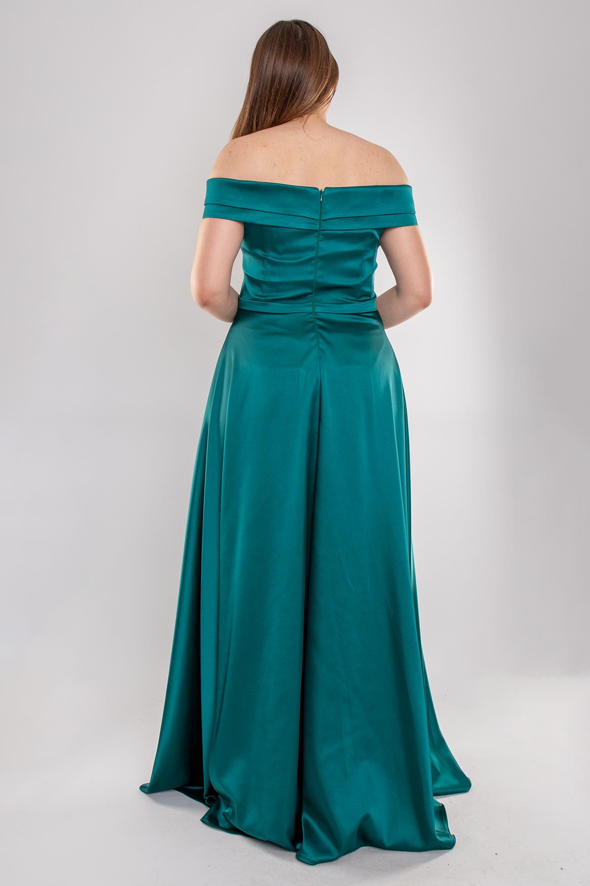 4667-1 Büyük Beden Madonna Yaka Yırtmaçlı Uzun Saten Elbise