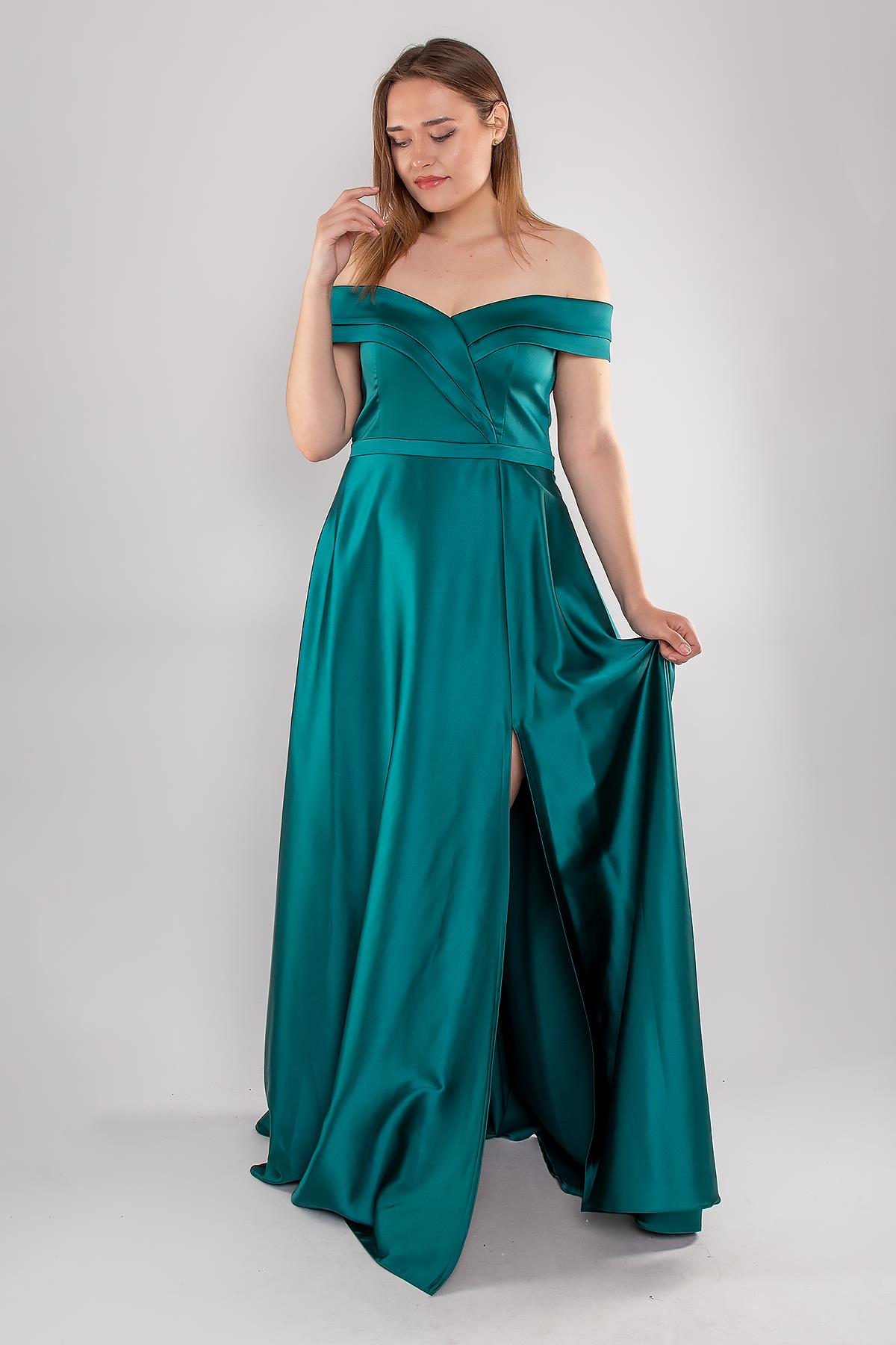 4667-1 Büyük Beden Madonna Yaka Yırtmaçlı Uzun Saten Elbise