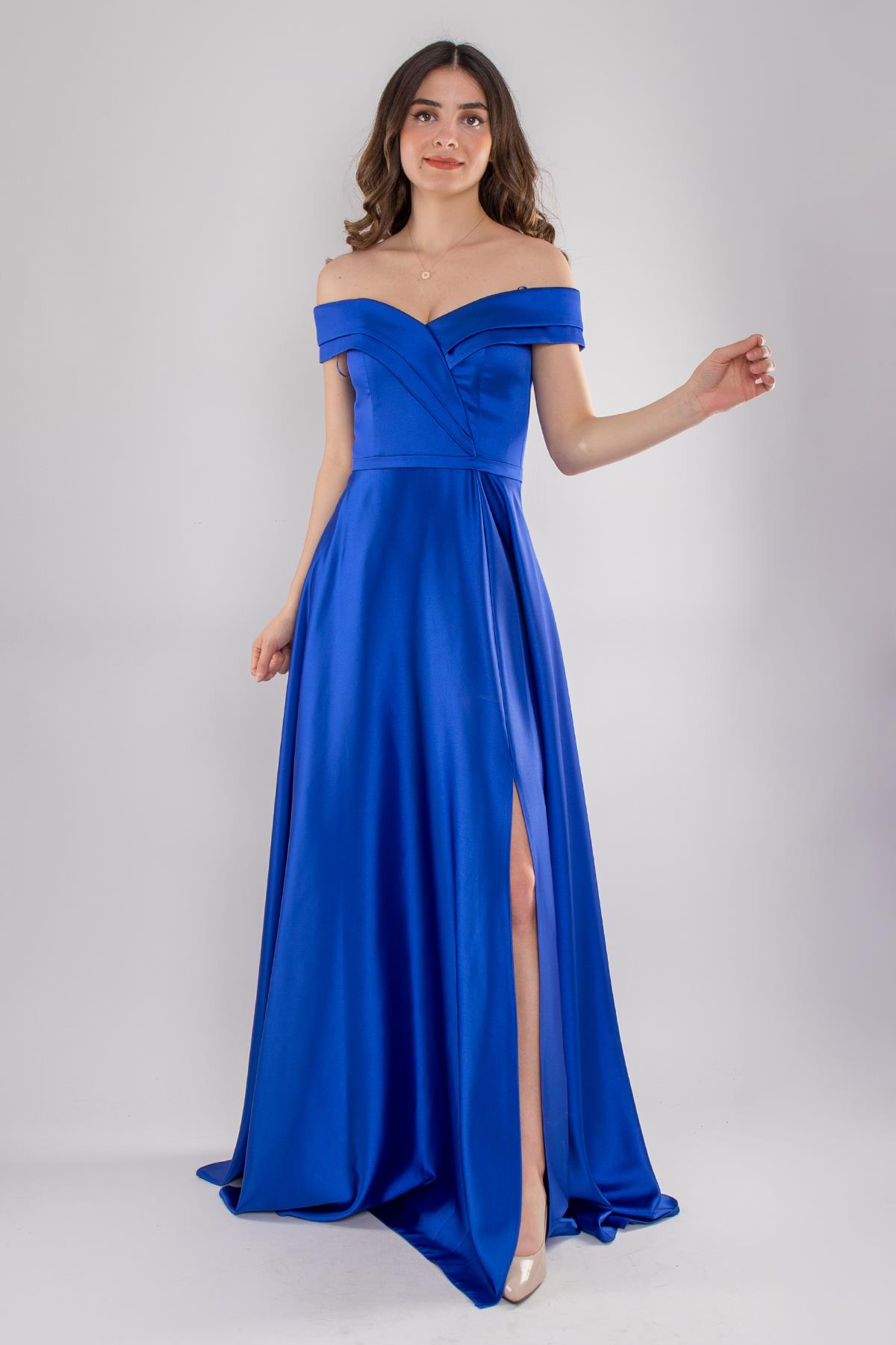 4667 Madonna Yaka Yırtmaçlı Uzun Saten Elbise