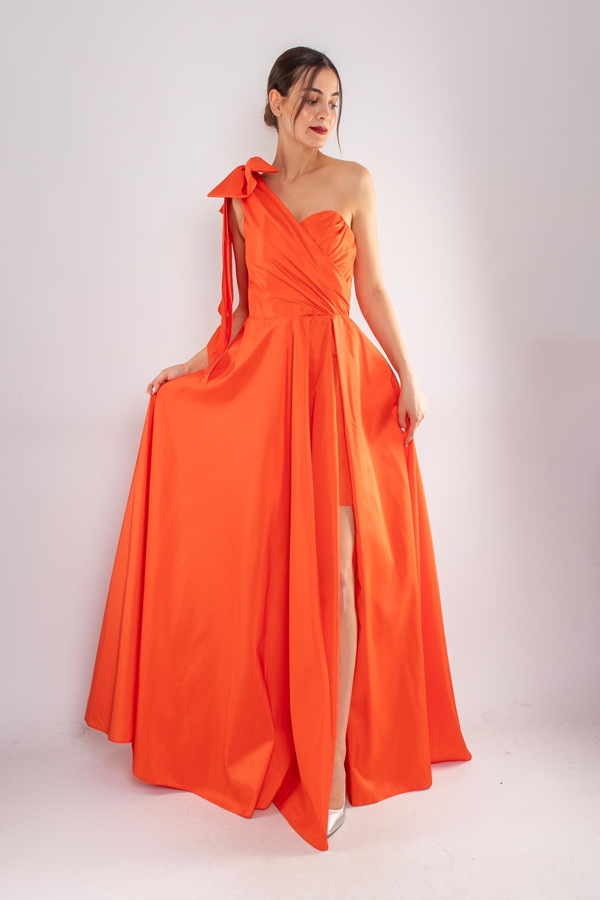 477 Tek Omuz Kloş Etek Tafta Uzun Abiye