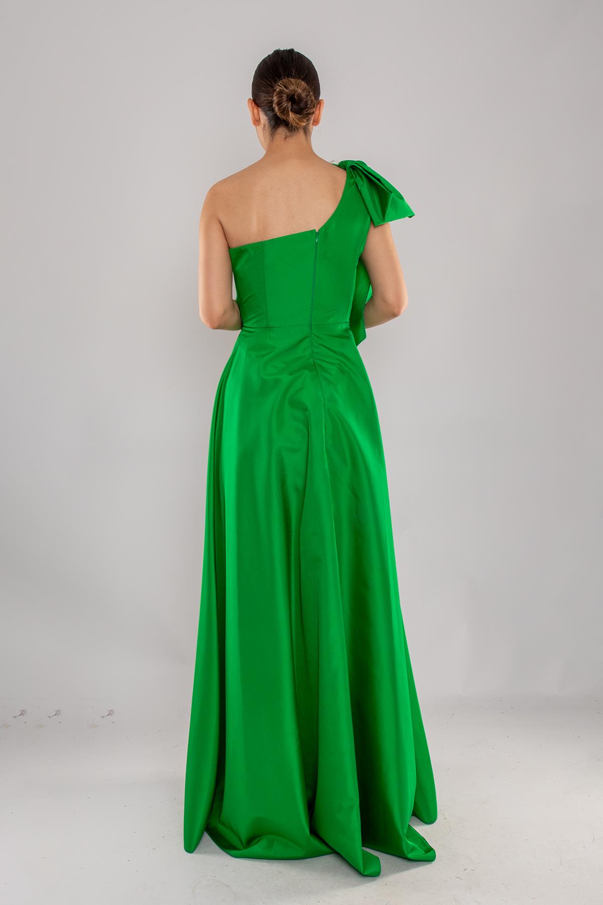 477 Tek Omuz Kloş Etek Tafta Uzun Abiye