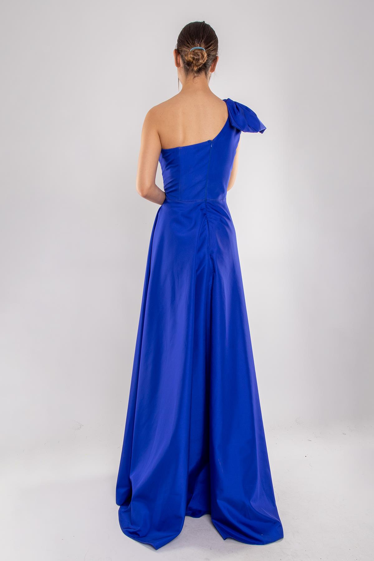 477 Tek Omuz Kloş Etek Tafta Uzun Abiye