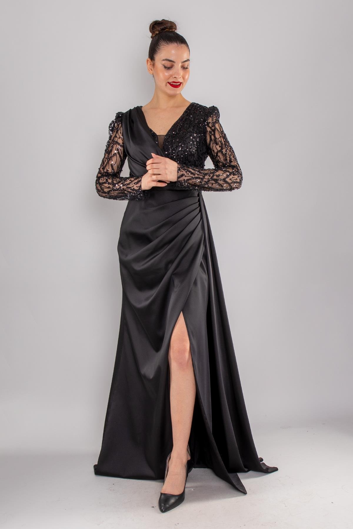 486 Payetli Tül Kol Kruvaze Yaka Drapeli Uzun Saten Elbise