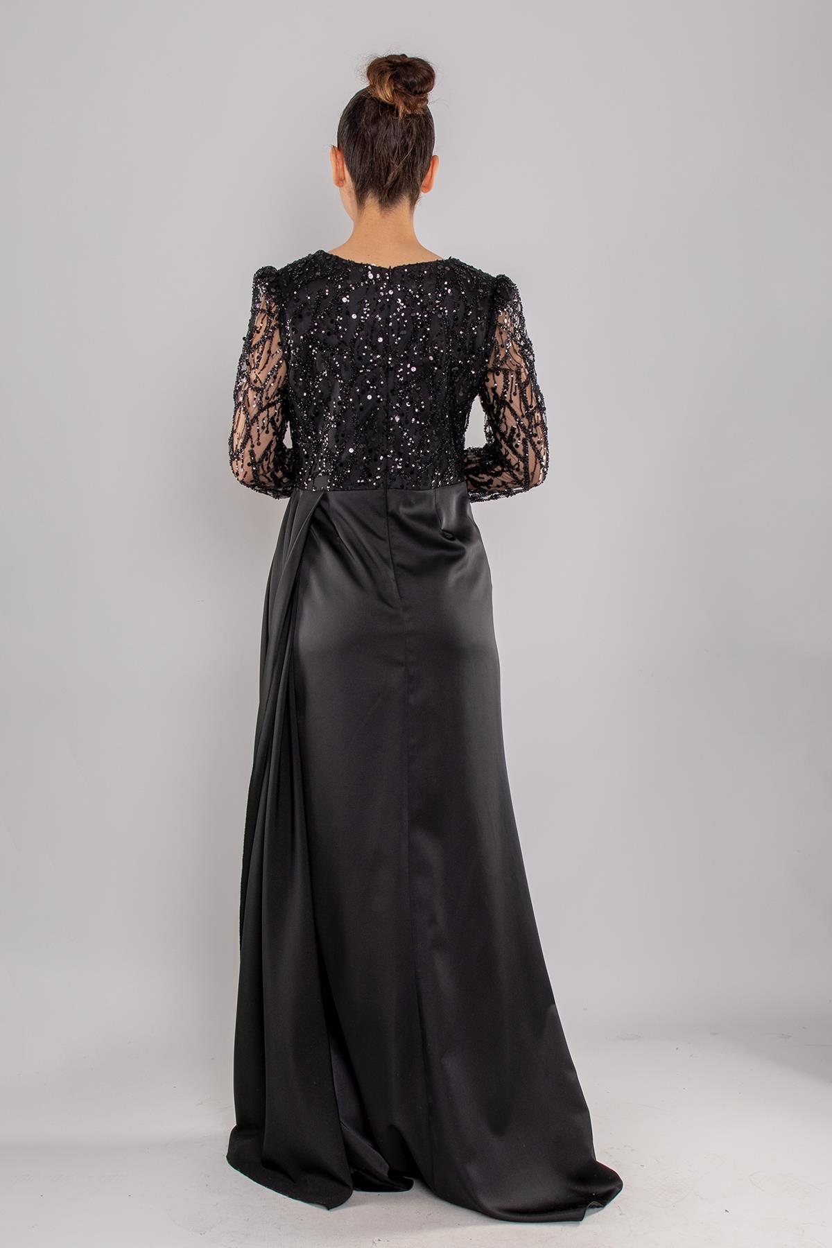 486 Payetli Tül Kol Kruvaze Yaka Drapeli Uzun Saten Elbise