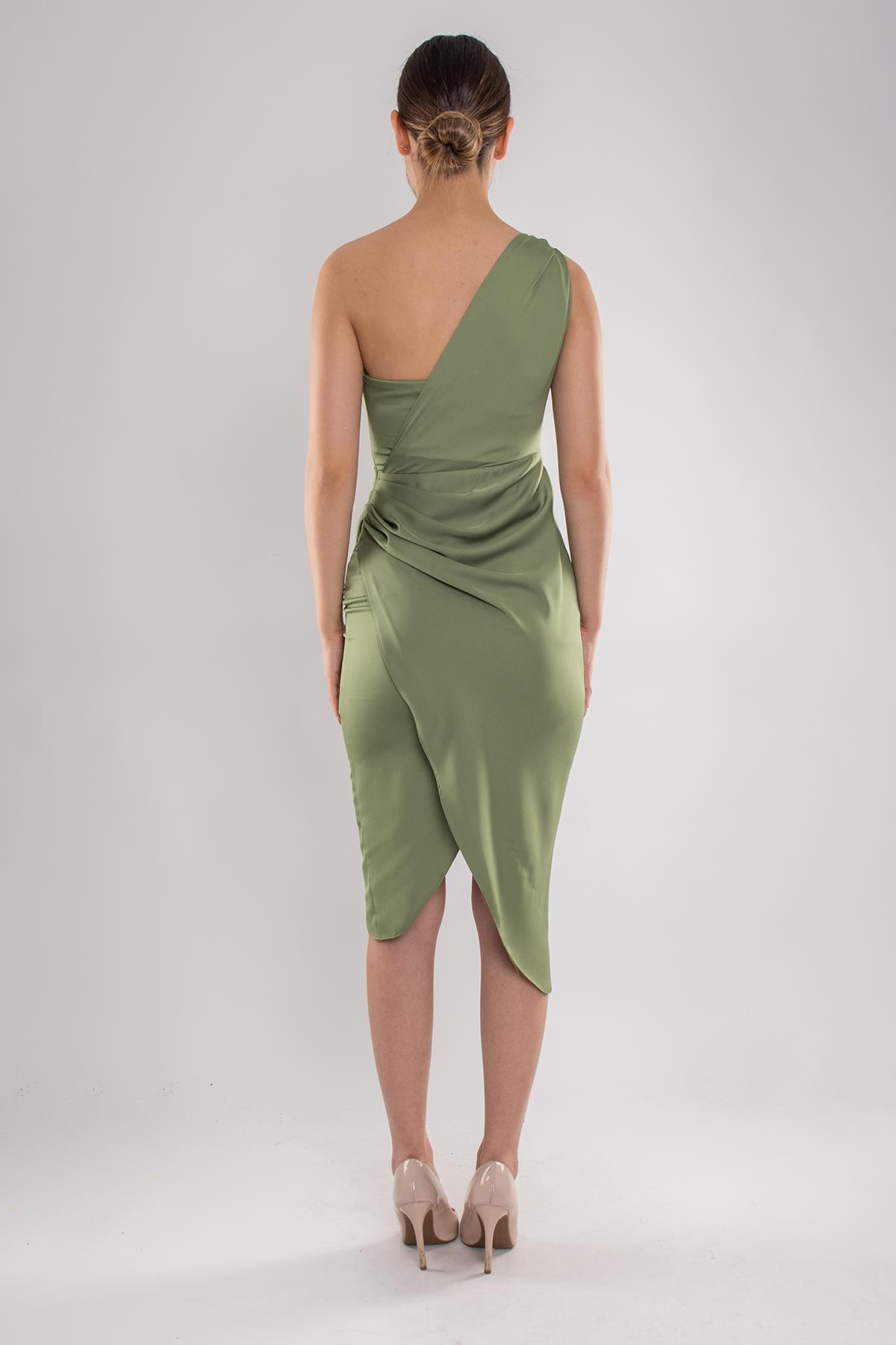 5011 Tek Omuz Tokalı Midiboy Saten Elbise