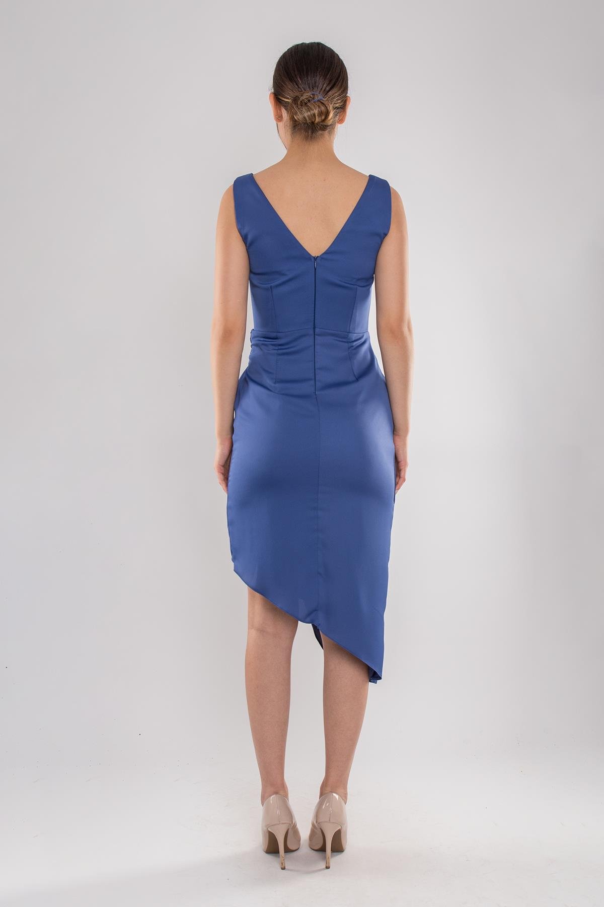 5015 Yanı Taşlı Degaje Yaka Kısa Elbise