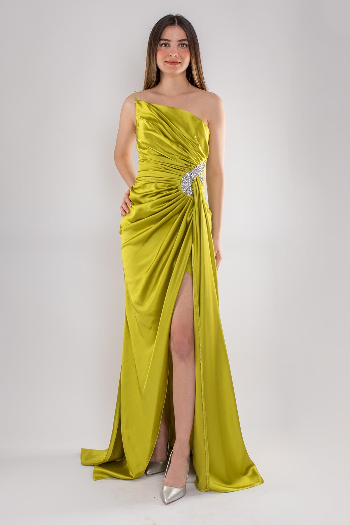 5029 Tek Omuz Beli Drape Taş Detay Uzun Saten Elbise