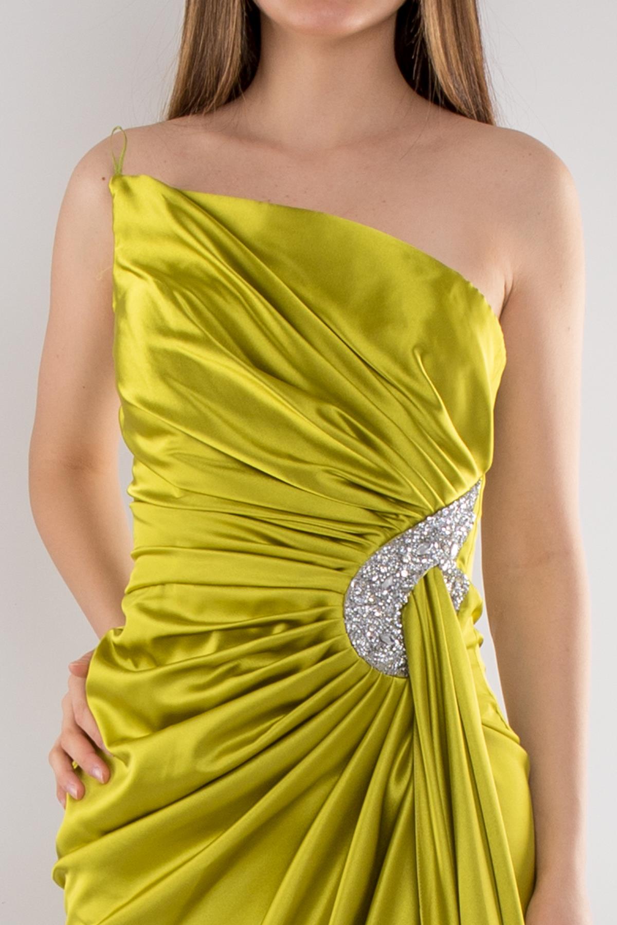 5029 Tek Omuz Beli Drape Taş Detay Uzun Saten Elbise