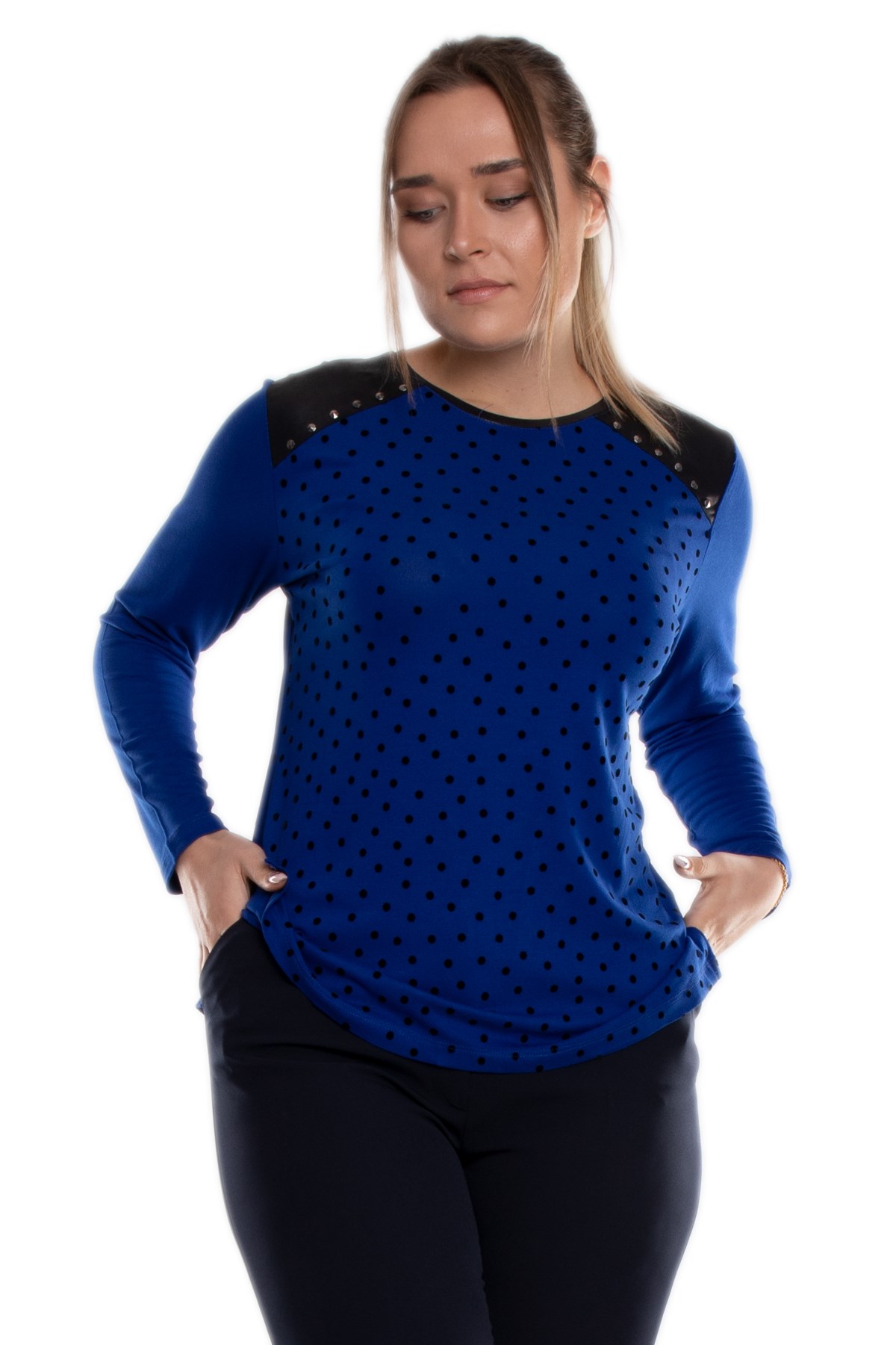 5037 Büyük Beden Omuz Deri ve Zımbalı Kadife Puantiyeli Viscon Kadın Bluz