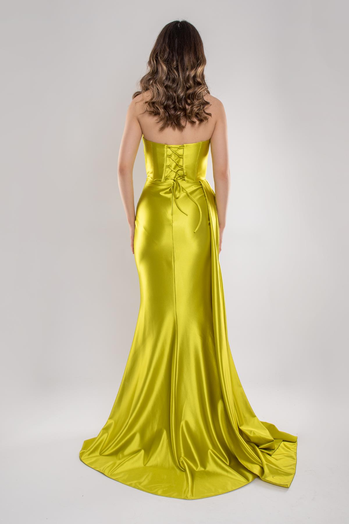 5046 Straplez Drapeli Kuyruklu Örme Saten Elbise