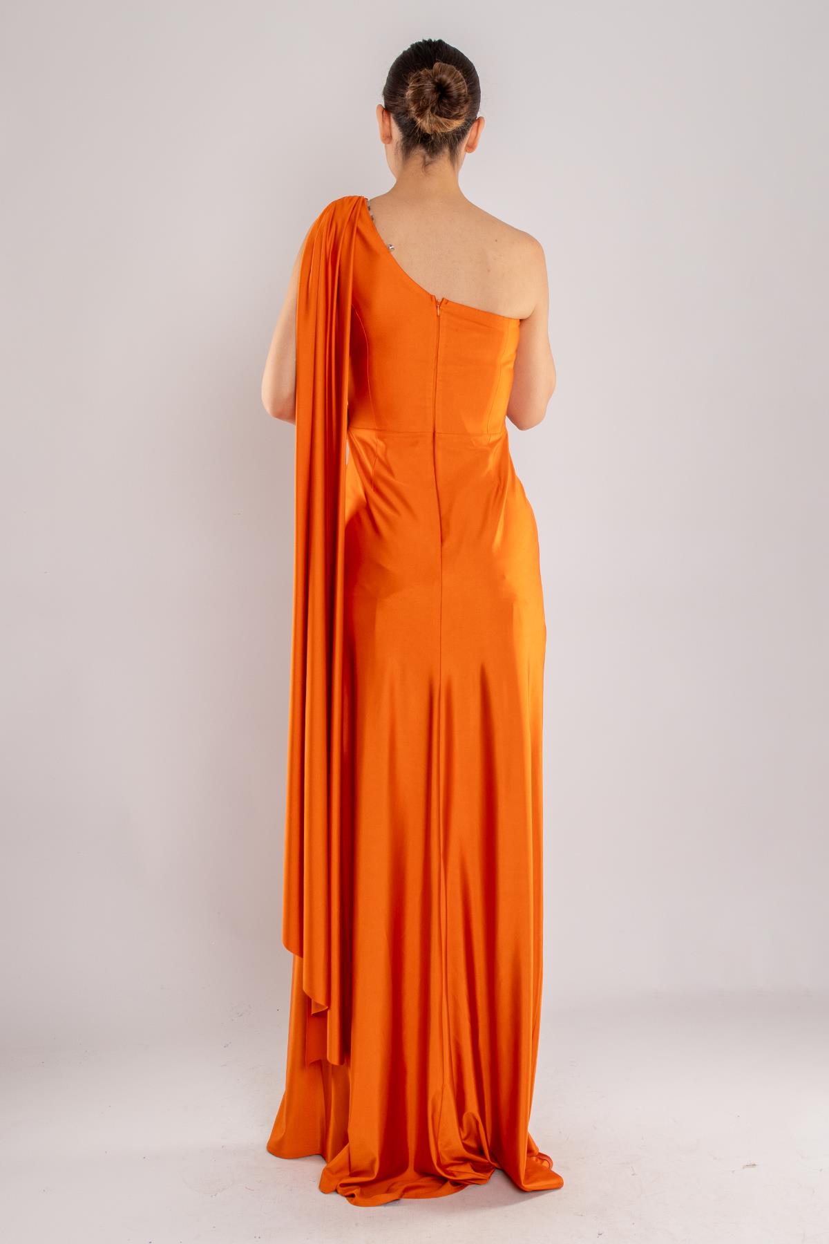 505 Tek Omuz Beli Drape Kristal Buzi Uzun Elbise