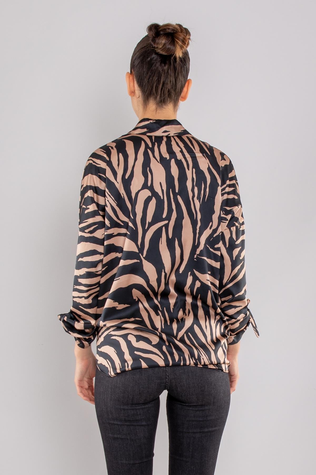 50630-4 Leopar Desen Kol Ucu Beli Bağcıklı Saten Bluz