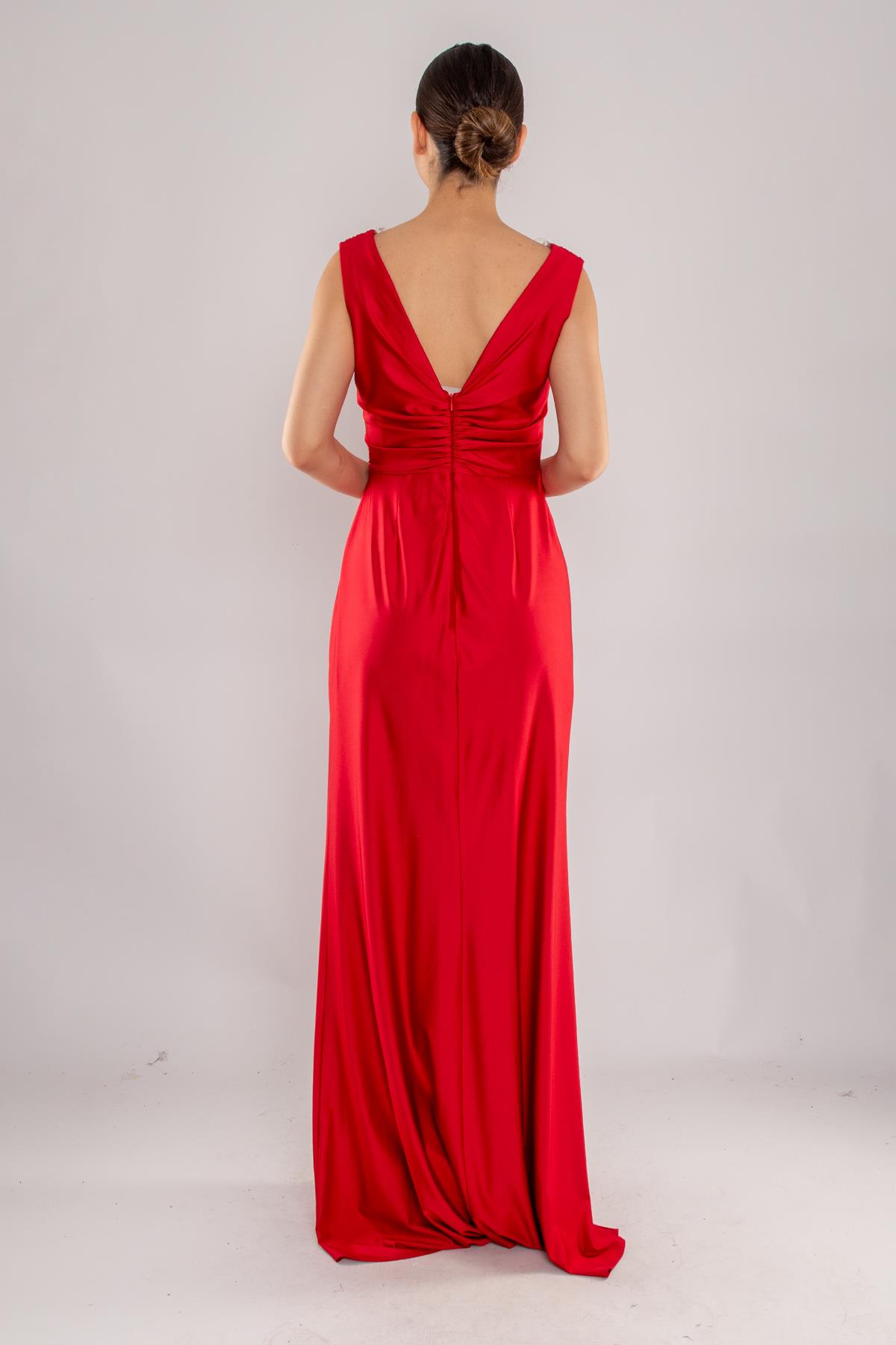 510 Kruvaze Yaka Beli Drape Boncuklu Kristal Buzi Uzun Elbise