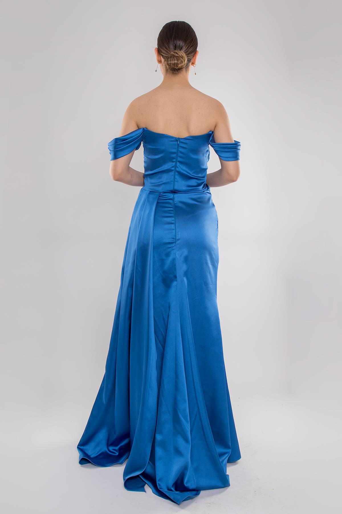 5107 Dik Yaka Göğüs Taşlı Drapeli Uzun Saten Elbise