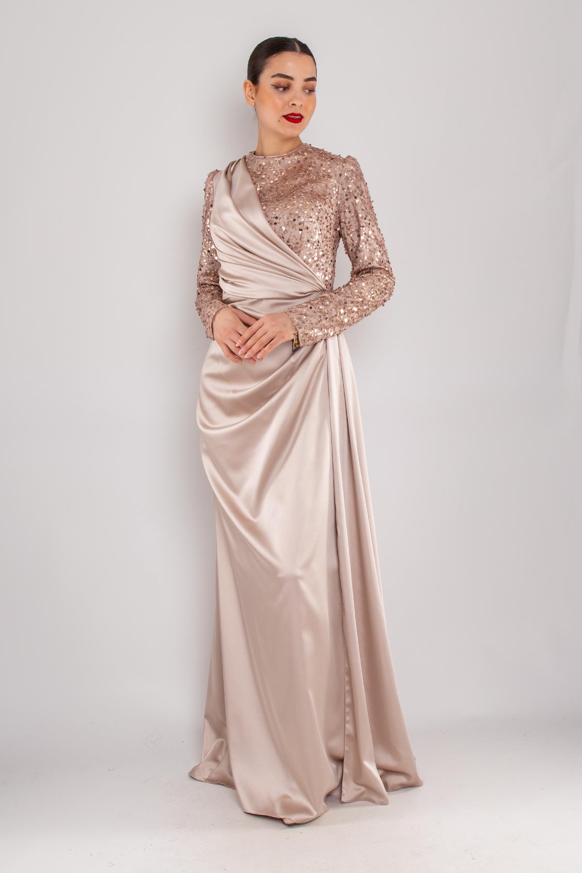 521 Payet ve Boncuklu Tesettür Yandan Drapeli Saten Uzun Elbise