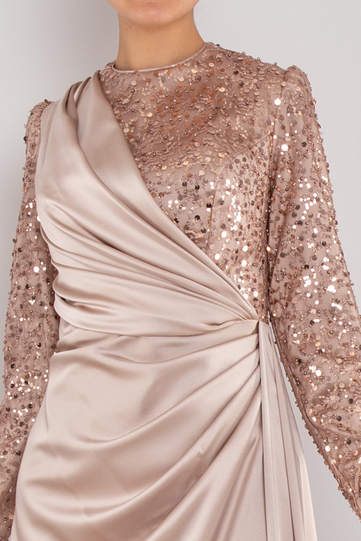 521 Payet ve Boncuklu Tesettür Yandan Drapeli Saten Uzun Elbise