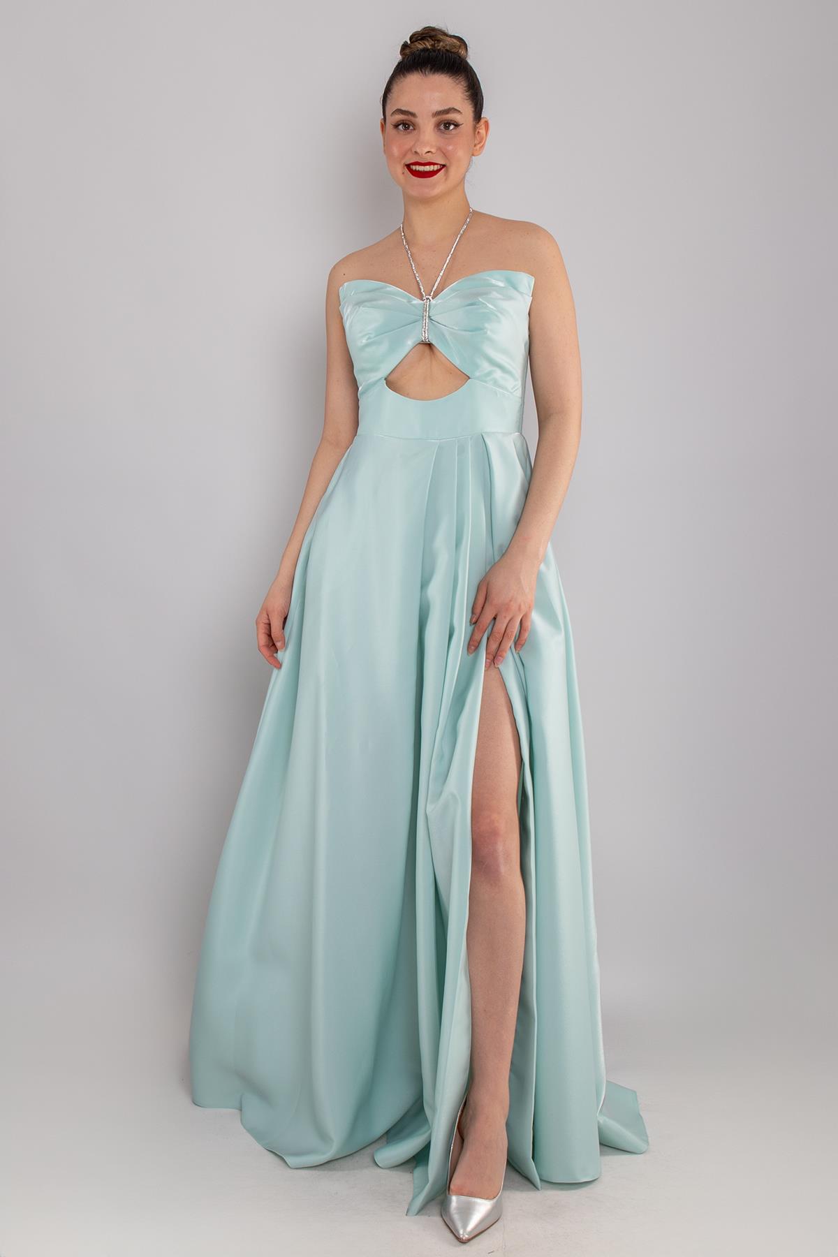 550 Straplez Göğüs Taş Detay Yırtmaçlı Uzun Saten Elbise