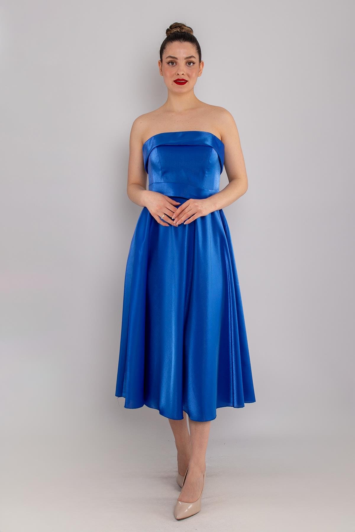 576 Straplez Kuşaklı Midiboy Kloş Etek Saten Elbise